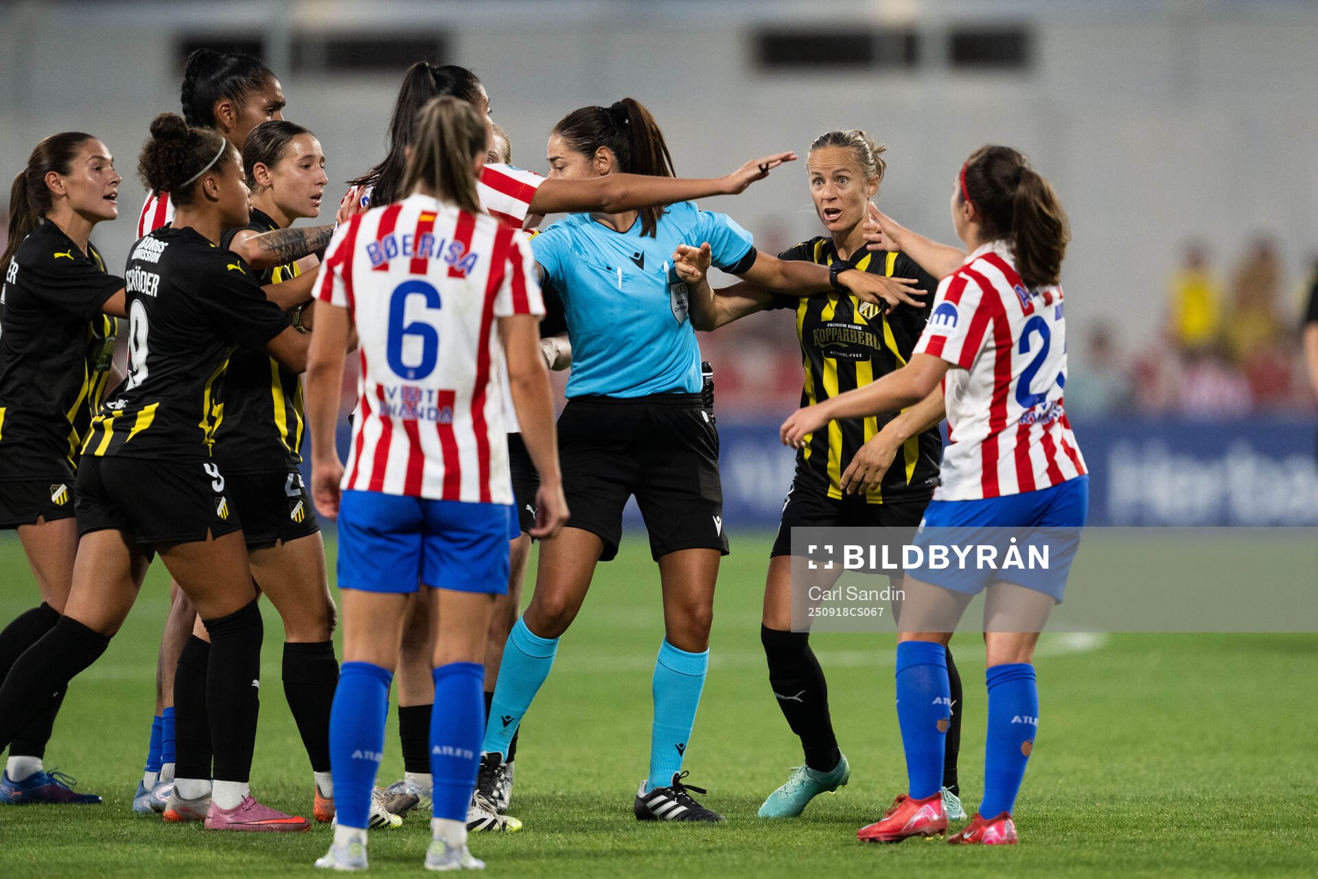 Aivi Luik of Häcken reacts against Vilde Böe Risa of