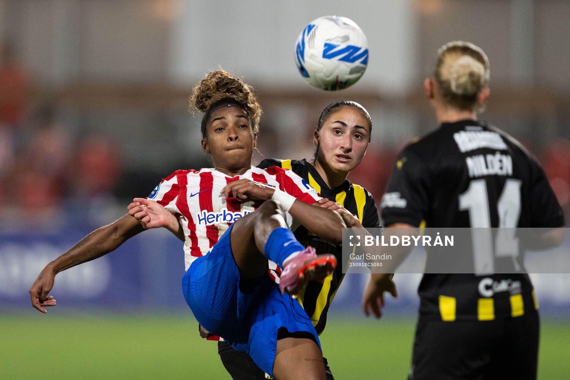 Luany of Atletico Madrid and Nesrin Akgun of Häcken