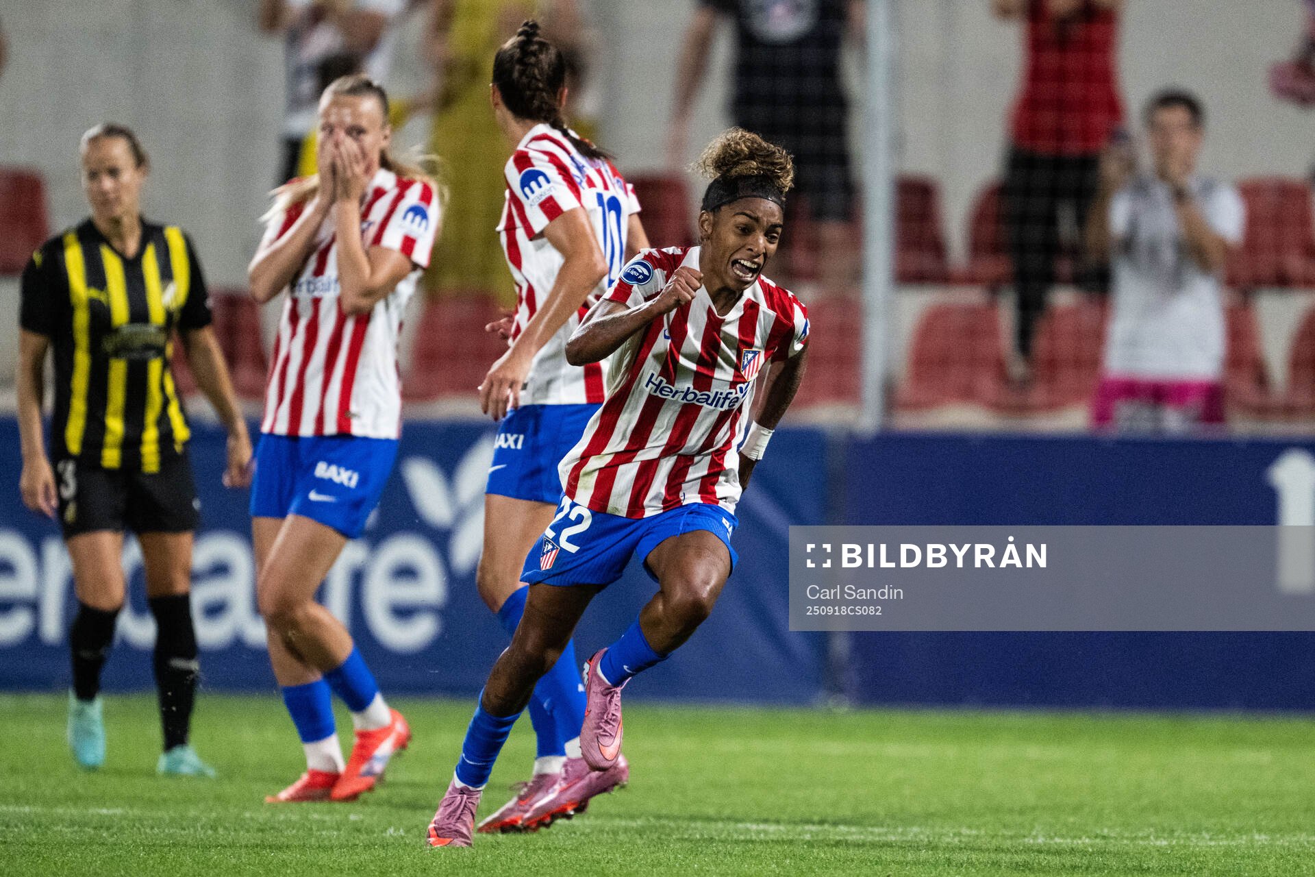 Luany of Atletico Madrid celebrates