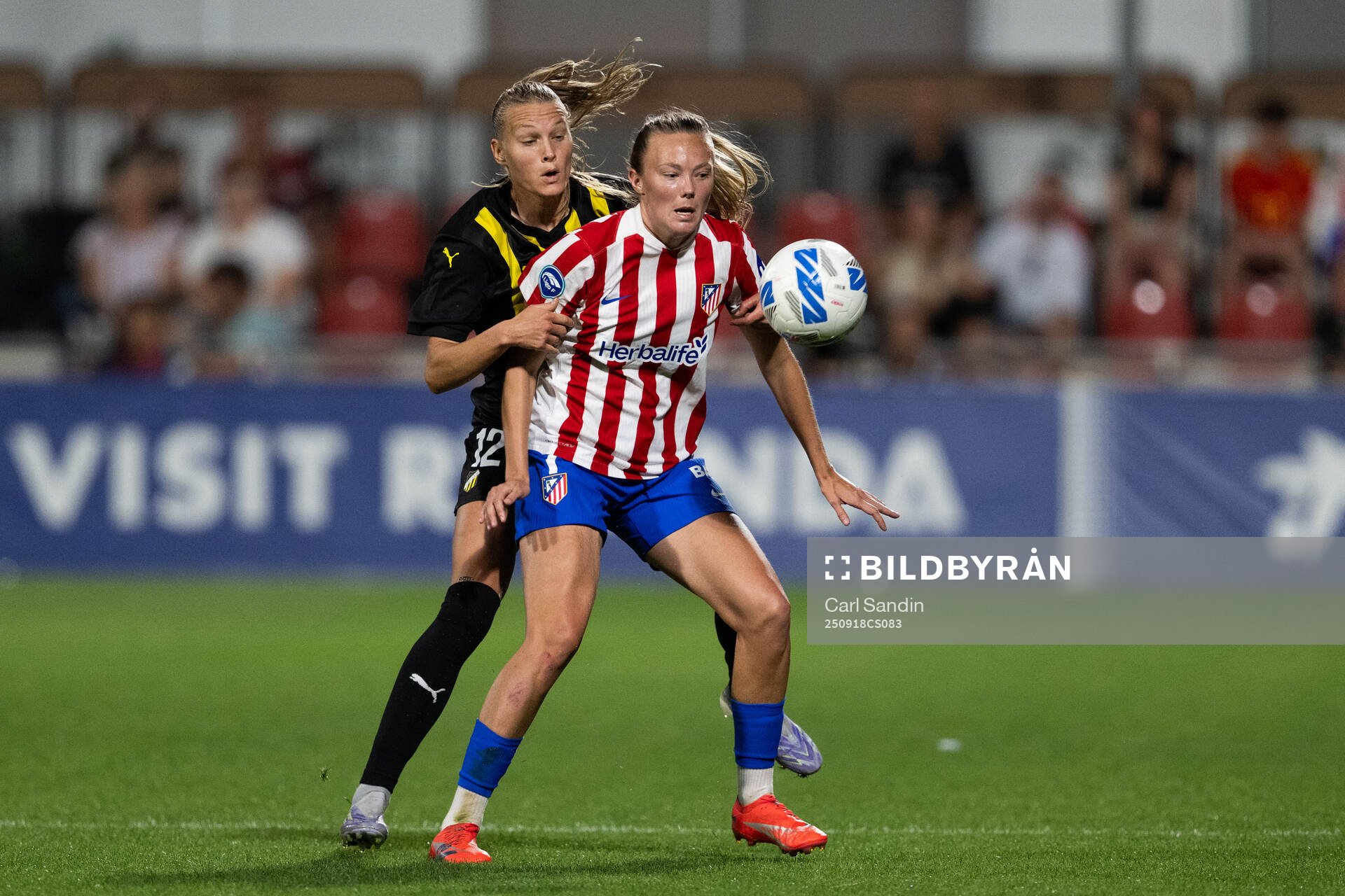 Stine Sandbech of Häcken and Synne Jensen of Atletico
