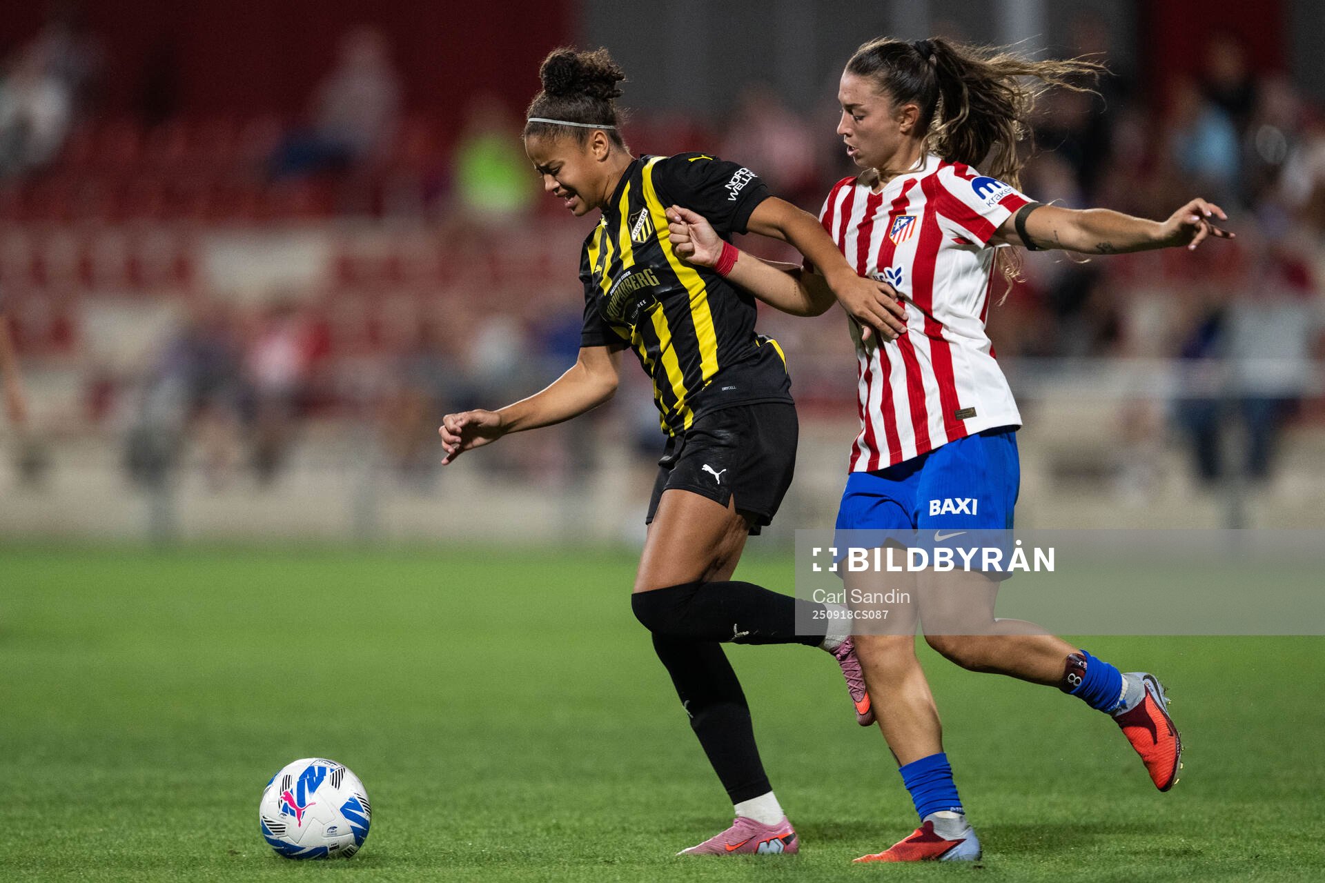 Felicia Schröder of Häcken and Silvia Lloris of Atletico