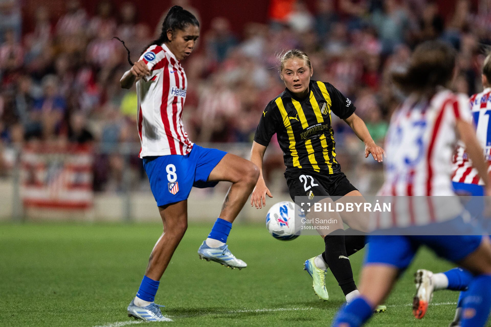 Gabriela Garcia of Atletico Madrid and Paulina Nyström of