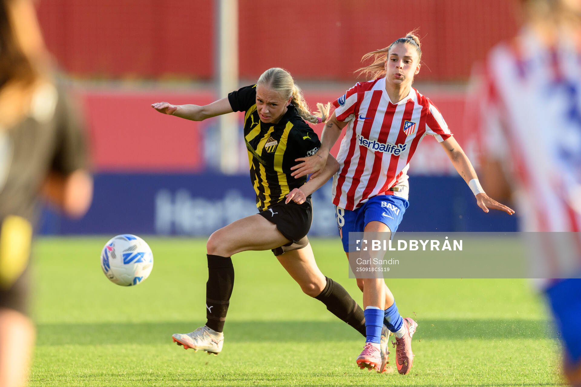 Lisa Löwing of Häcken and Giovana Queiroz of Atletico