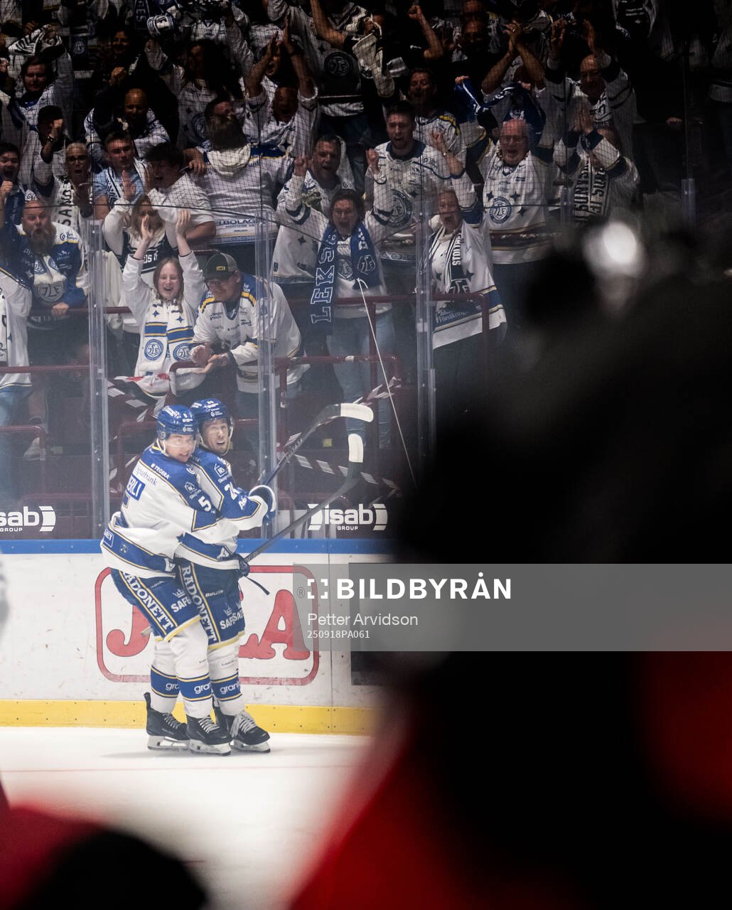 Leksands Andro Kaderli och Arvid Eljas jublar