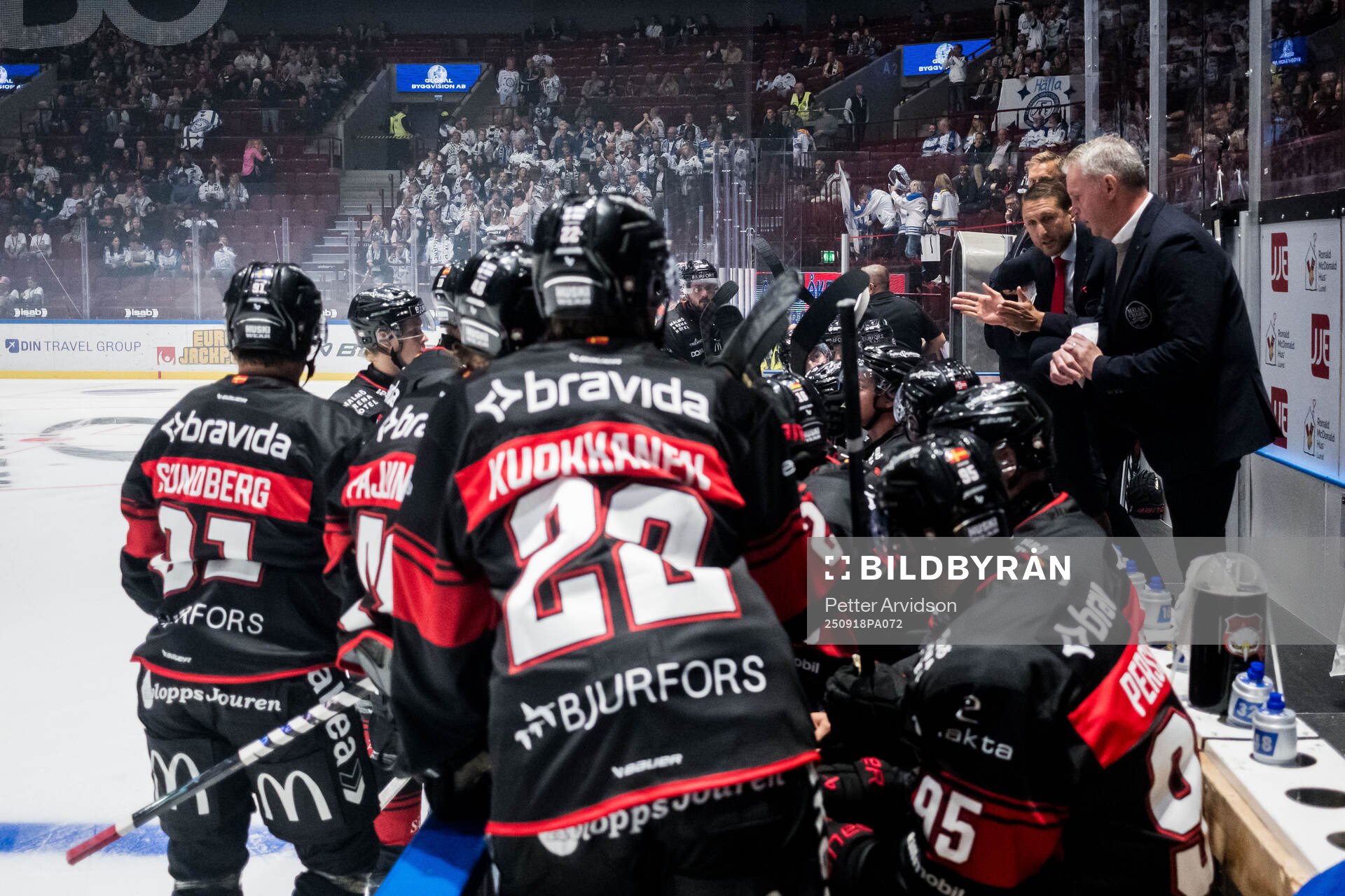 Malmö Redhawks tränare Tomas Kollar har timeout