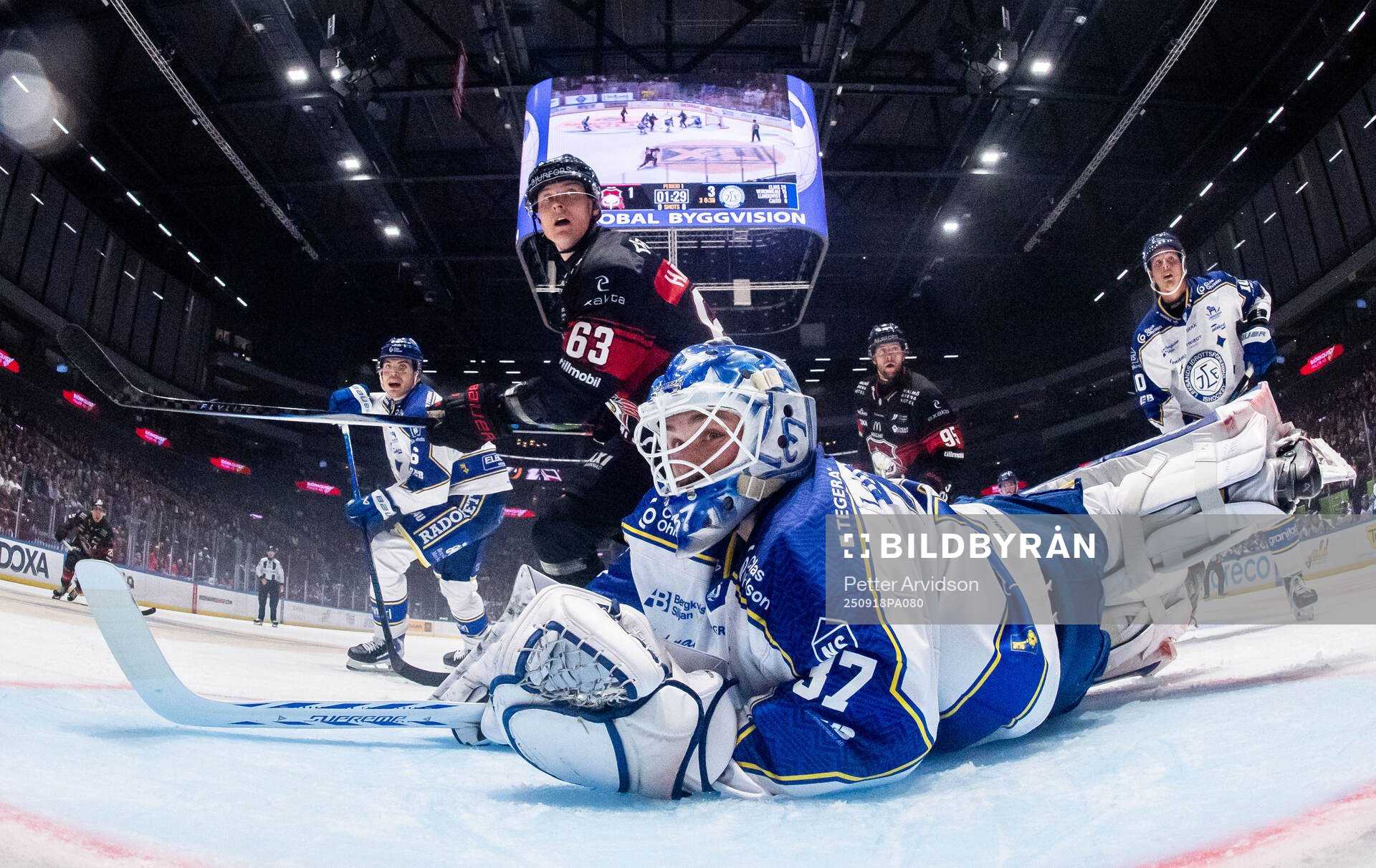 Malmö Redhawks Fredrik Händemark oroar mot Leksands