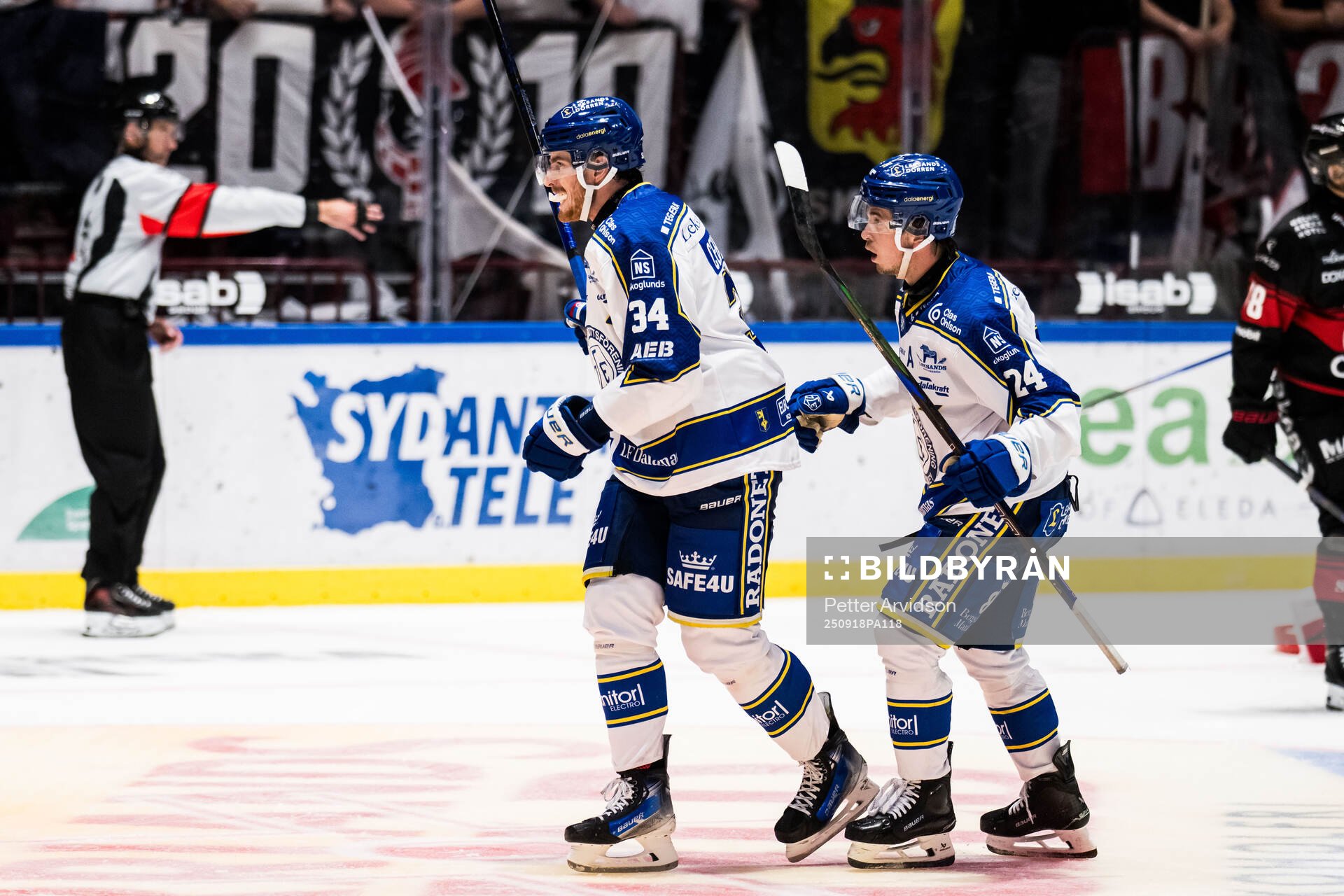 Leksands Peter Cehlarik och Arvid Eljas jublar