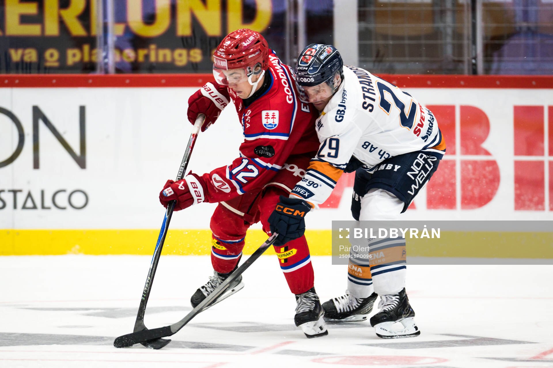 Timrås Linus Eriksson och Växjös Sebastian Strandberg
