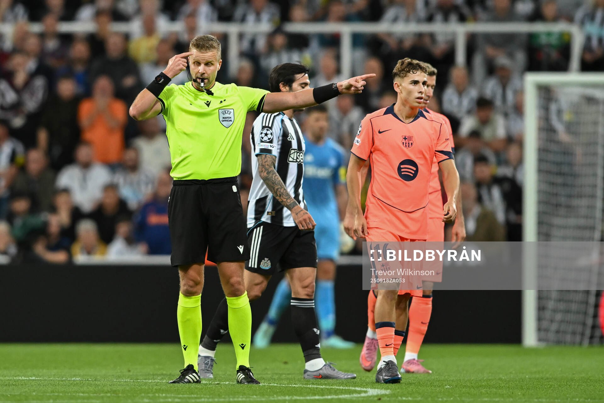 Referee Glenn Nyberg and Fermín López of Barcelona
