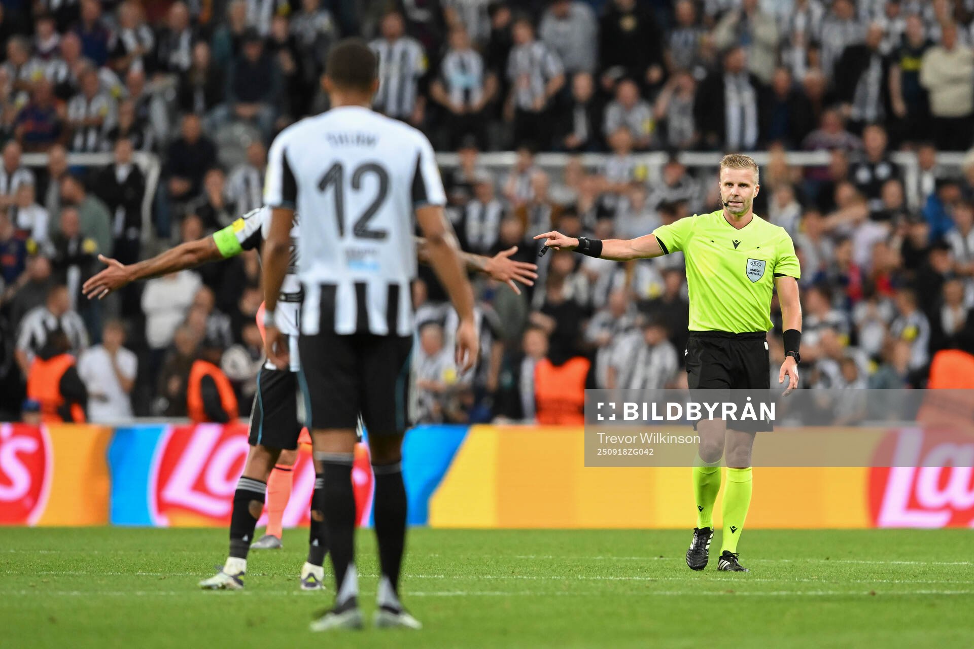 Referee Glenn Nyberg
