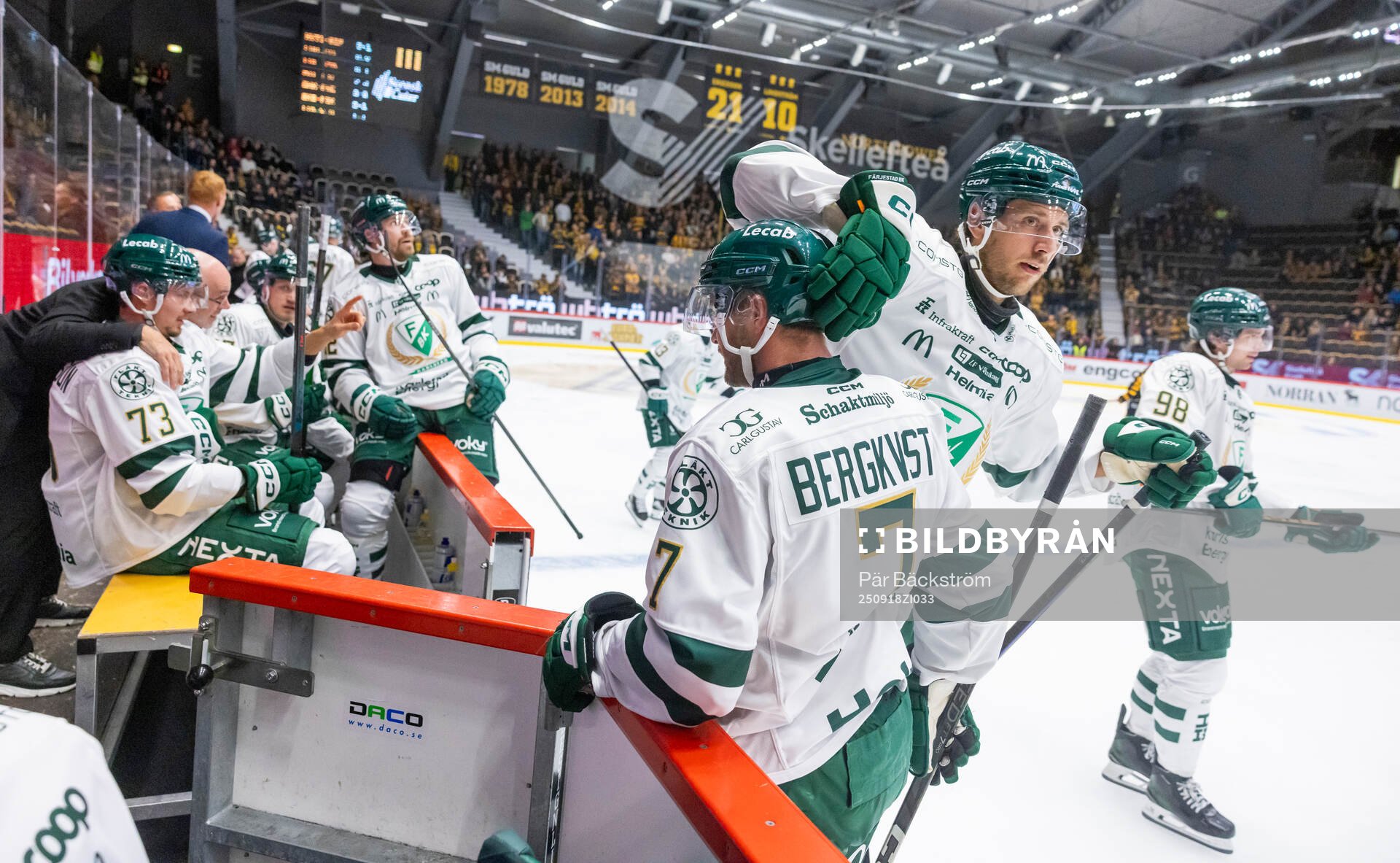 Färjestads Axel Bergkvist jublar