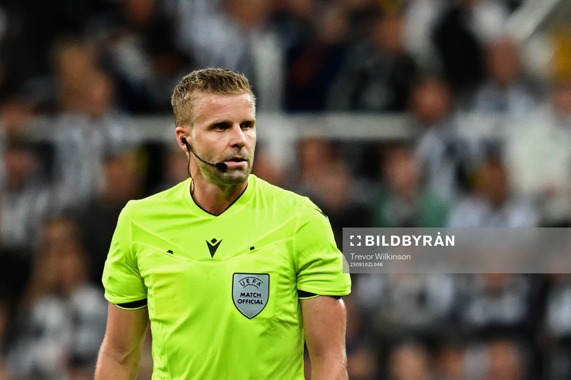 Referee Glenn Nyberg