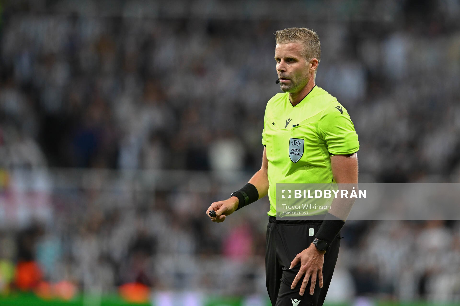 Referee Glenn Nyberg