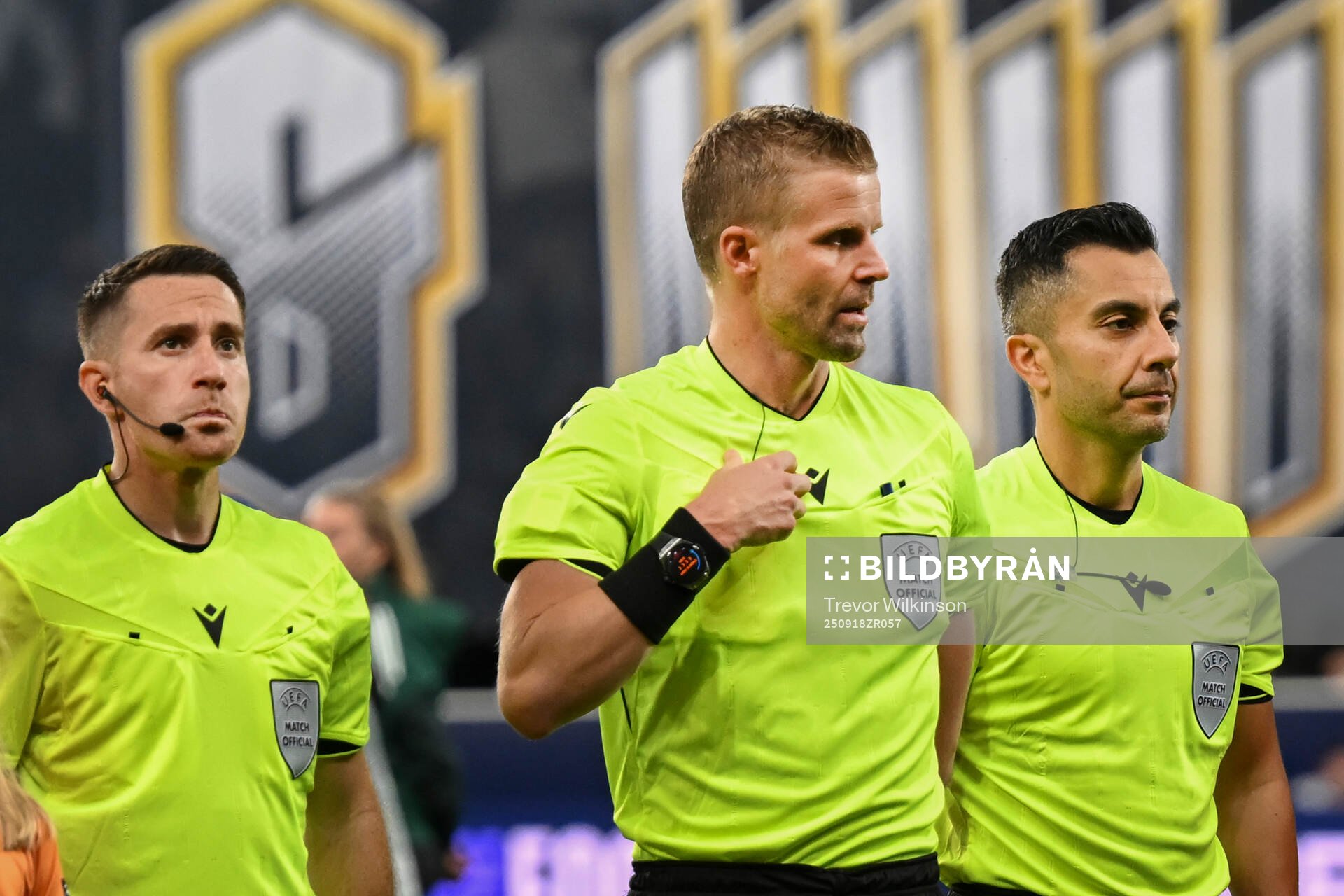 Referee Glenn Nyberg