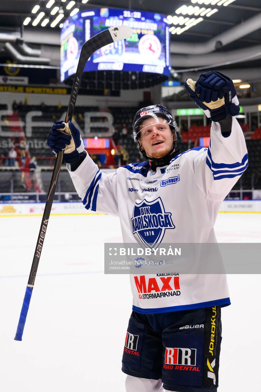 Karlskogas Åke Stakkestad jublar