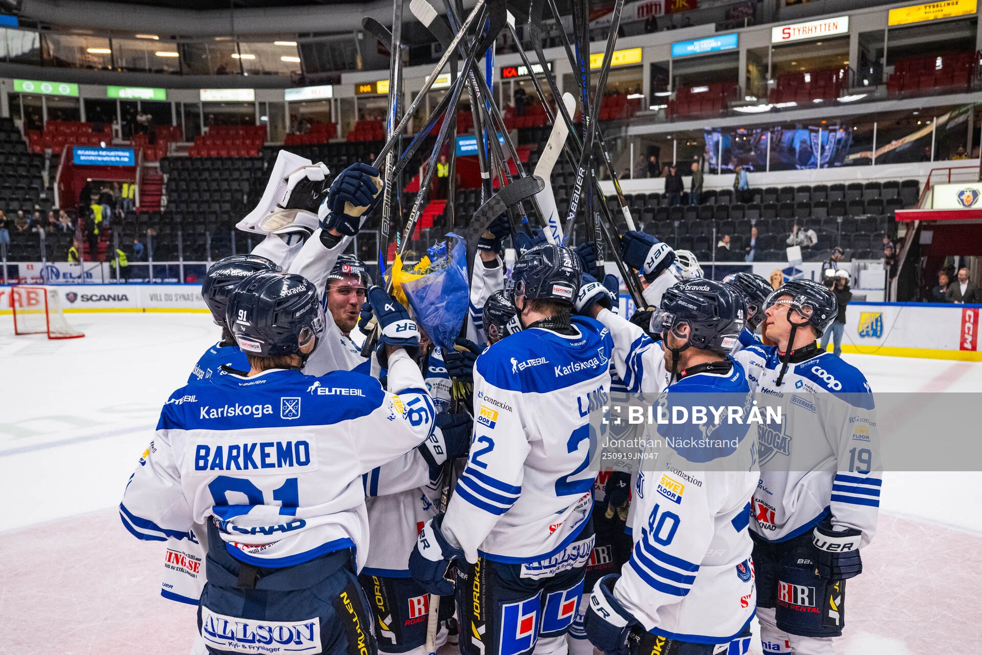 Karlskogas spelare jublar