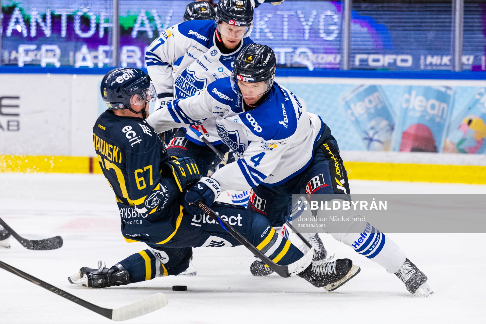 Södertäljes Mitch Lewandowski och Karlskogas Alexander