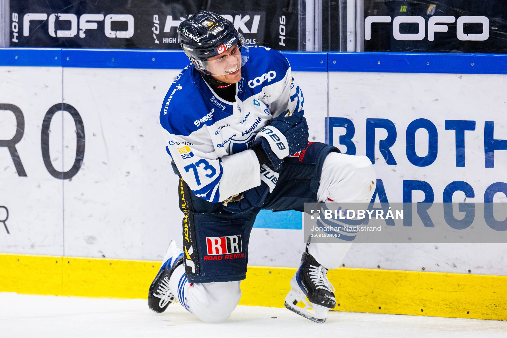 Karlskogas Oliver Eklind har ont