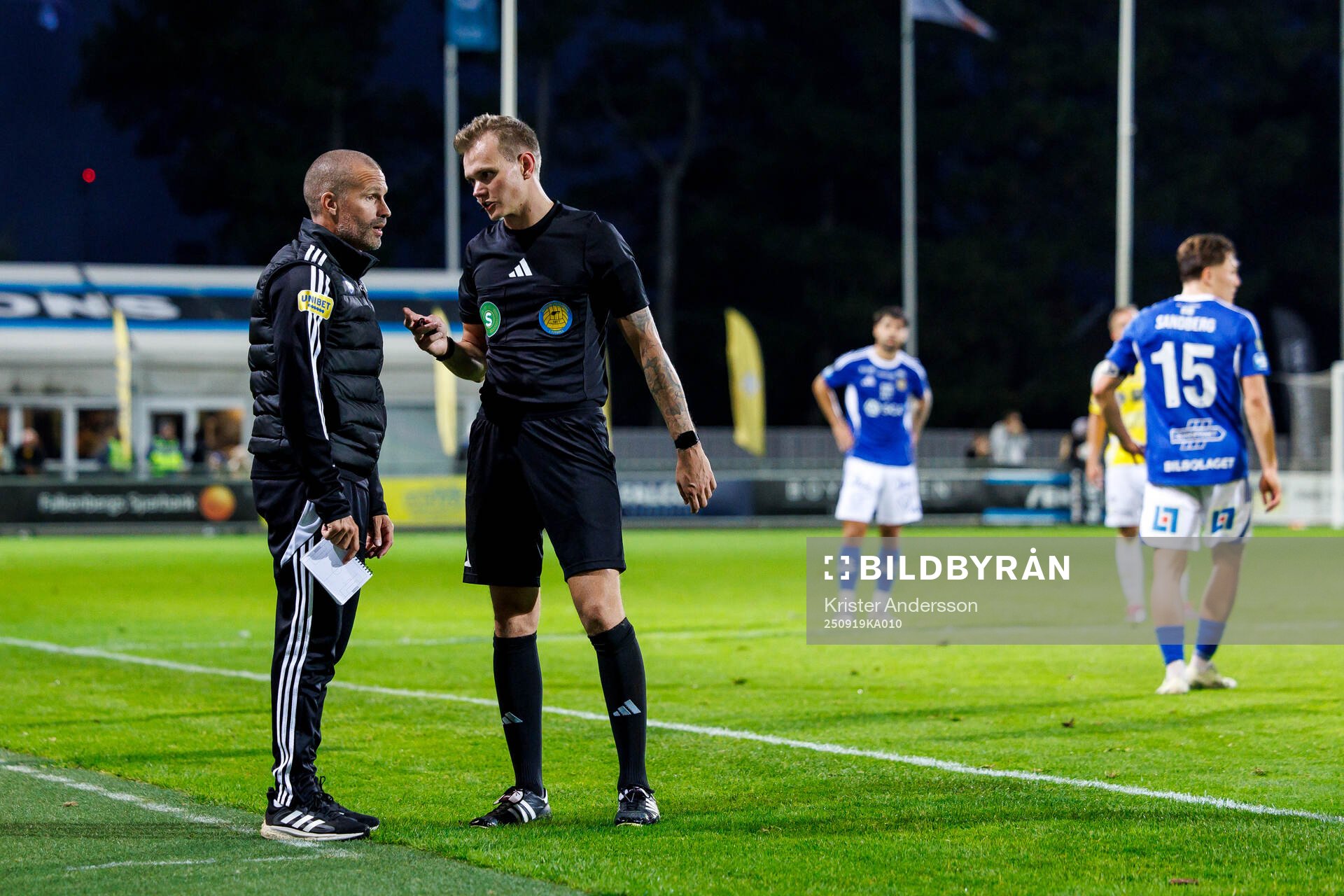 Falkenbergs tränare Christoffer Andersson och Domare