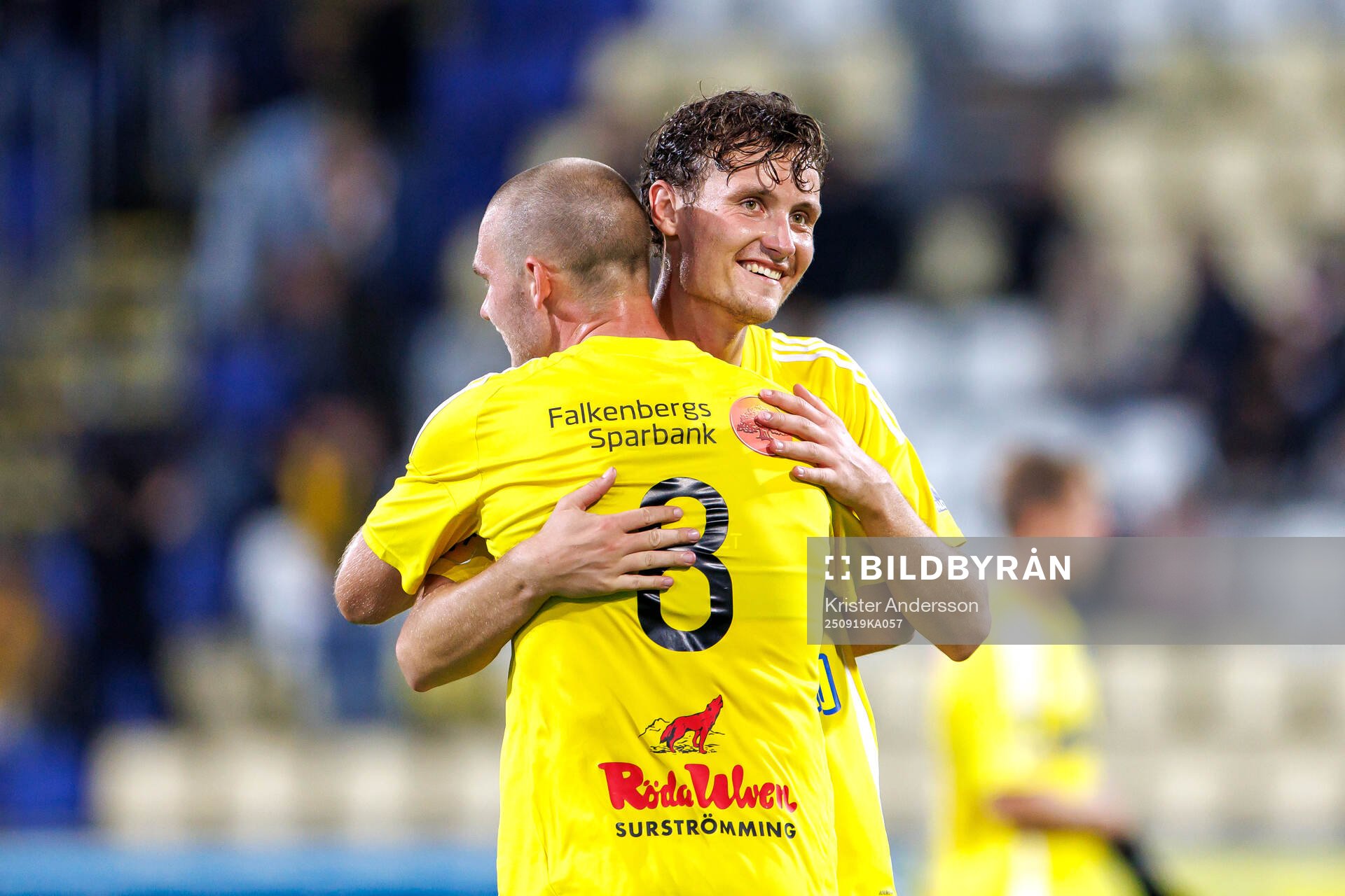 Falkenbergs Nils Bertilsson och Alexander Salo jublar