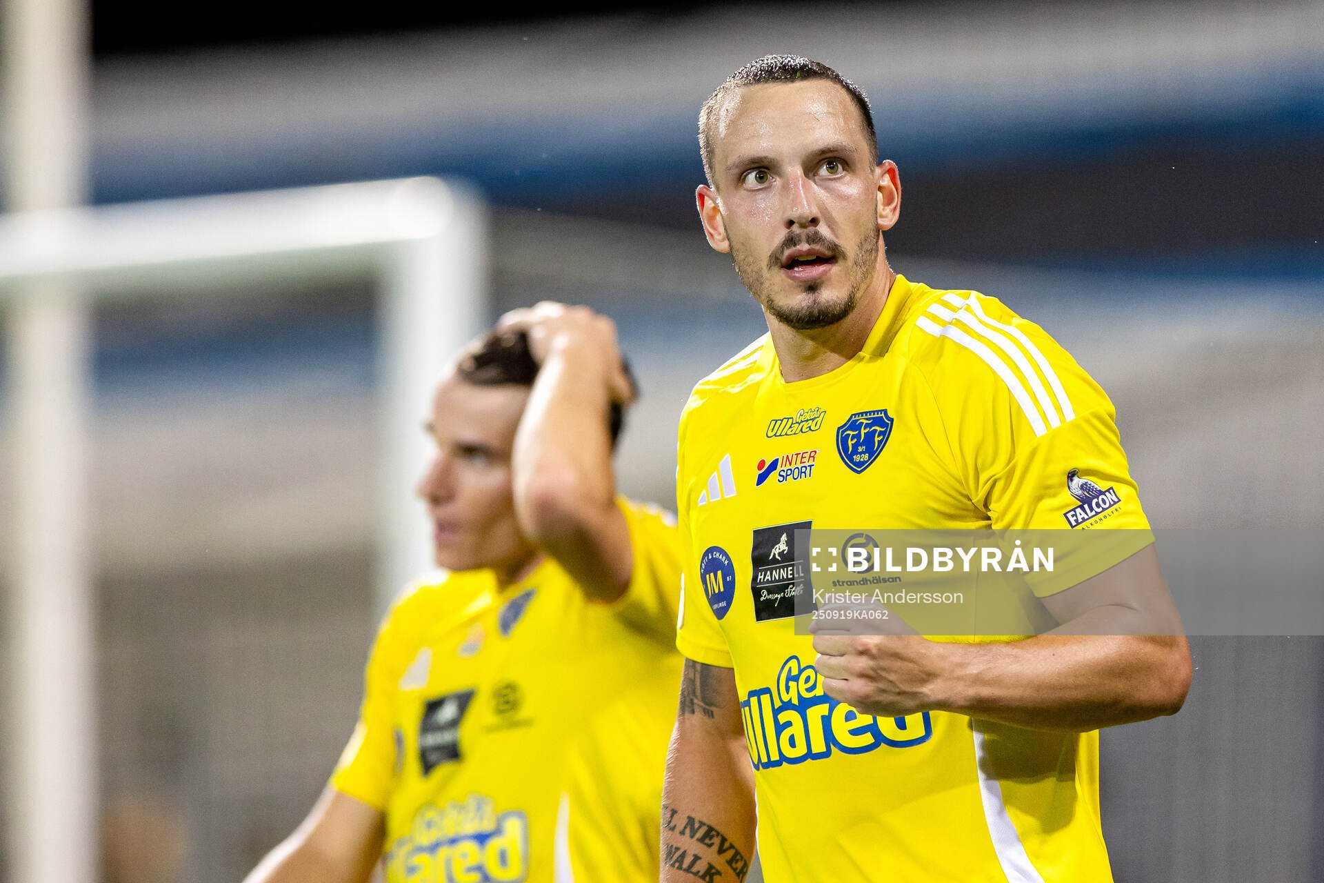 Falkenbergs Viktor Ekblom jublar