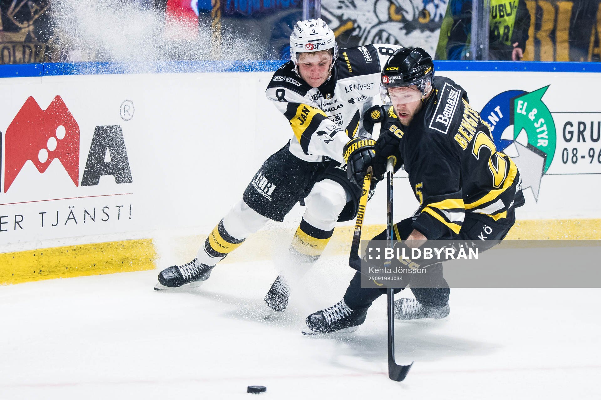 Västerås Viktor Pennerborn och AIKs Christopher Bengtsson