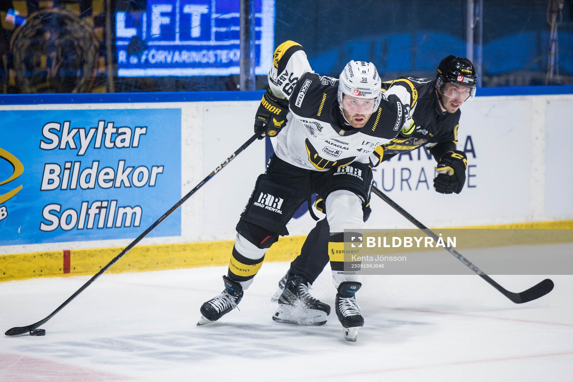 Västerås Anton Mylläri och AIKs Simon Åkerström