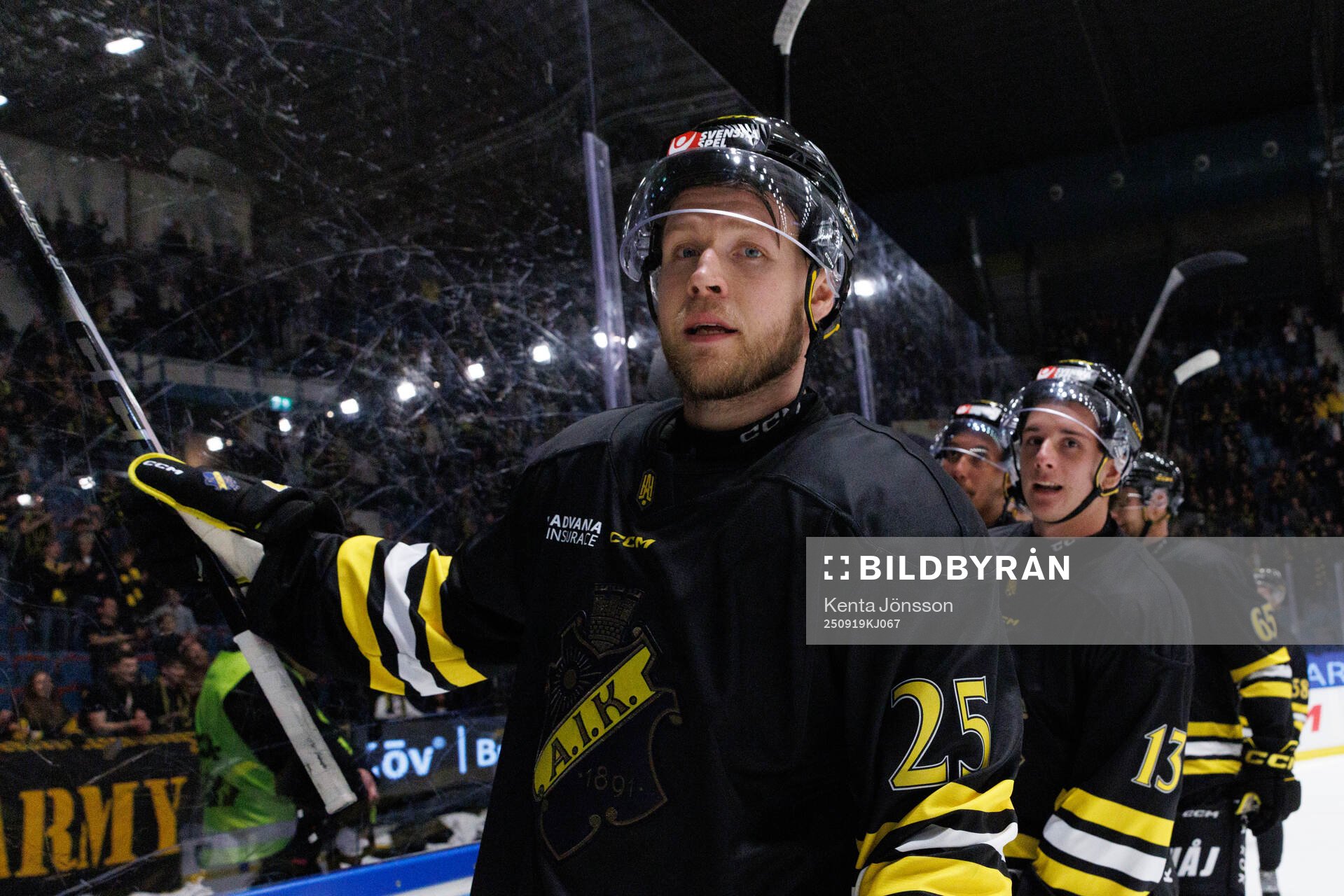 AIKs Christopher Bengtsson jublar