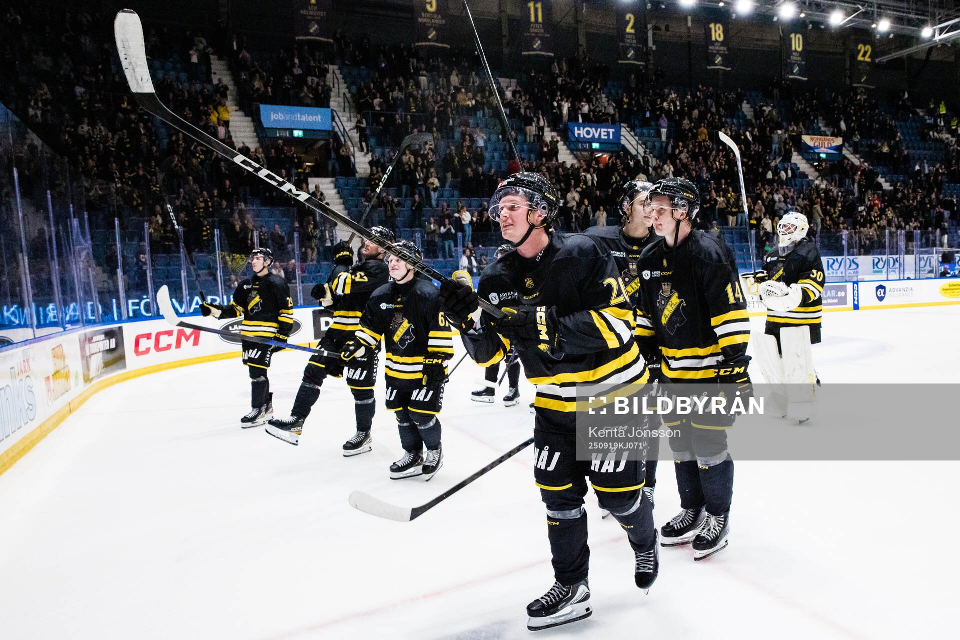 AIKs Rasmus Rudslätt jublar med lagkamrater