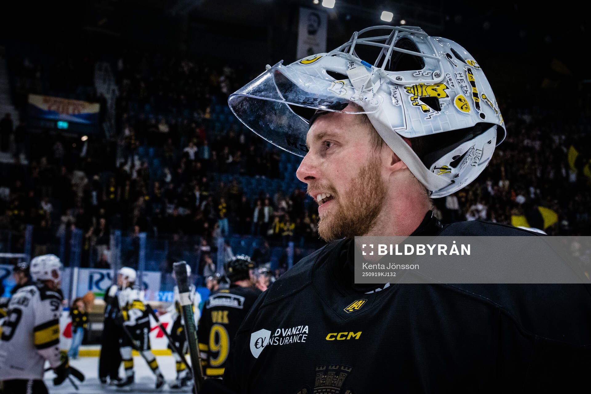 AIKs målvakt Victor Brattström jublar