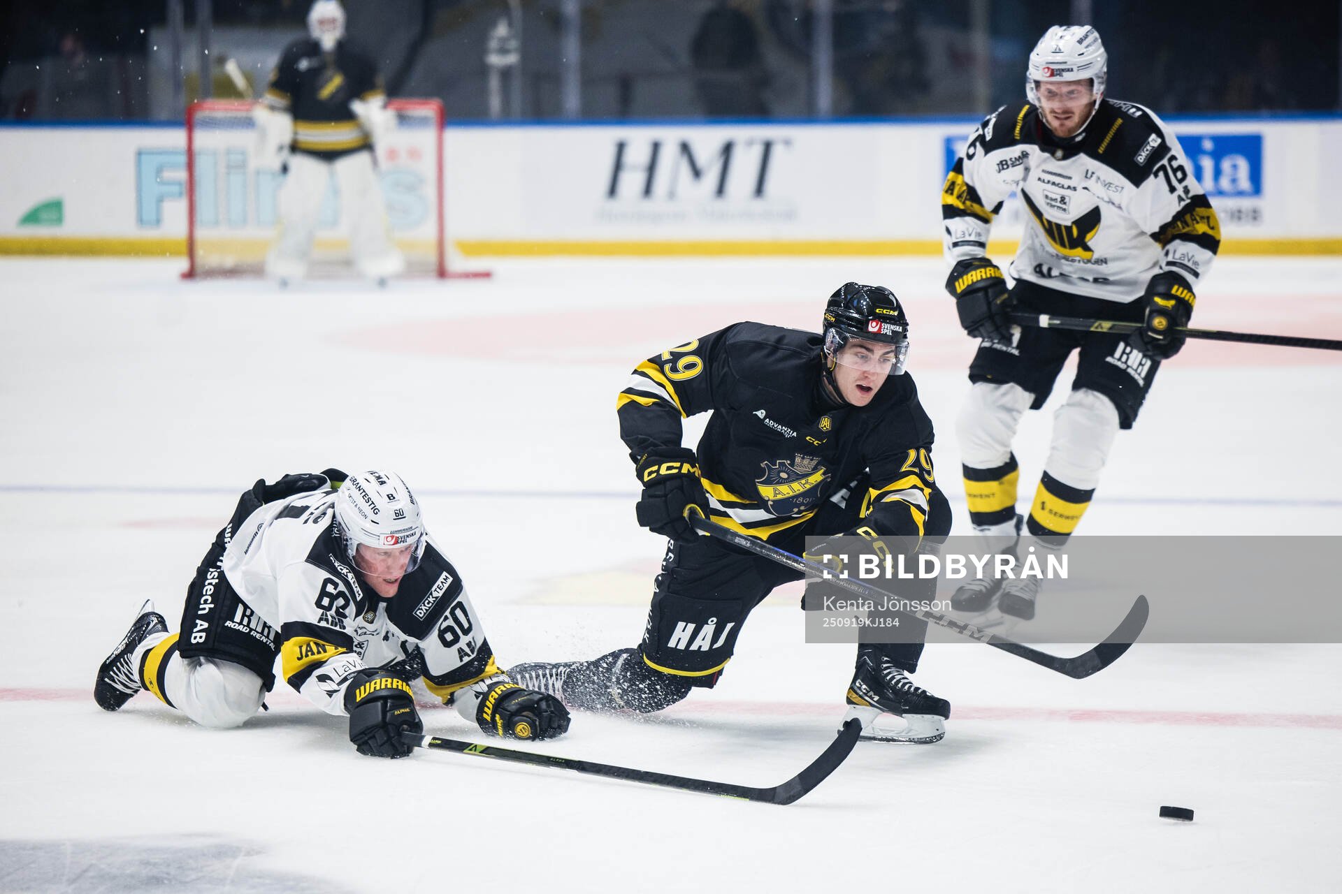 Västerås Niclas Lundgren och AIKs Daniel Ljungman
