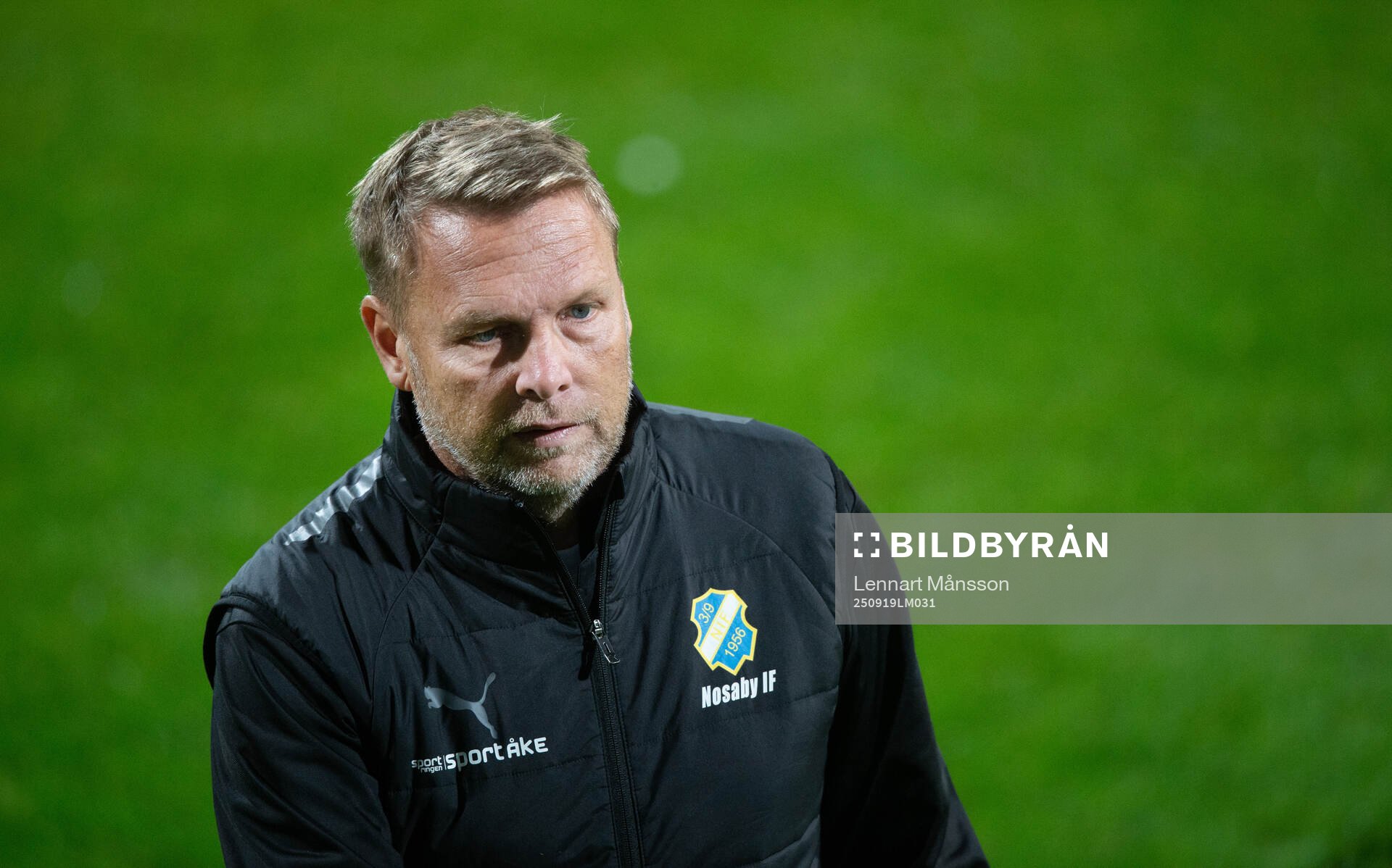 Nosabys tränare Jonas Andersson i matchen i div. 2 mellan