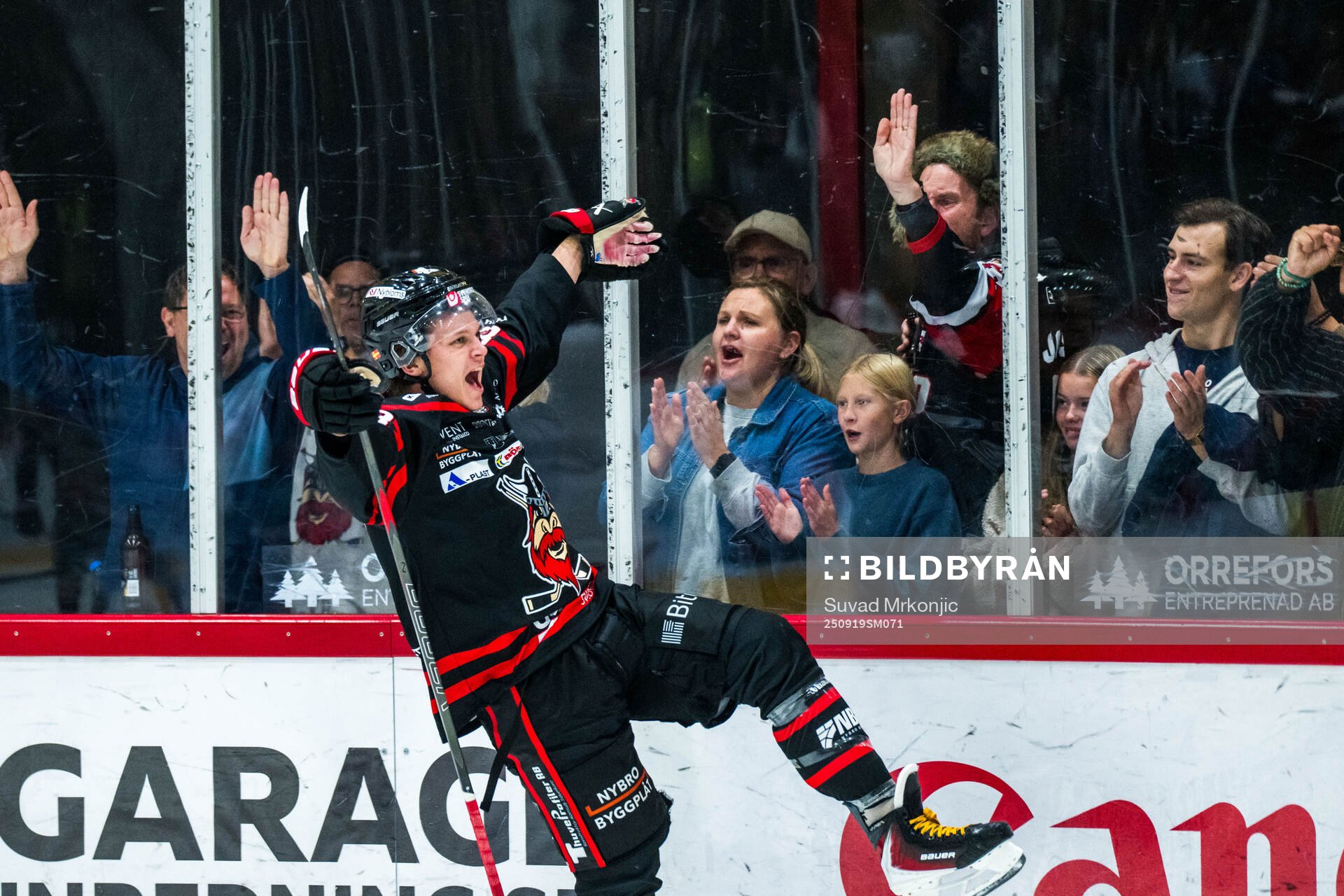 Nybros Tim Lindfors jublar