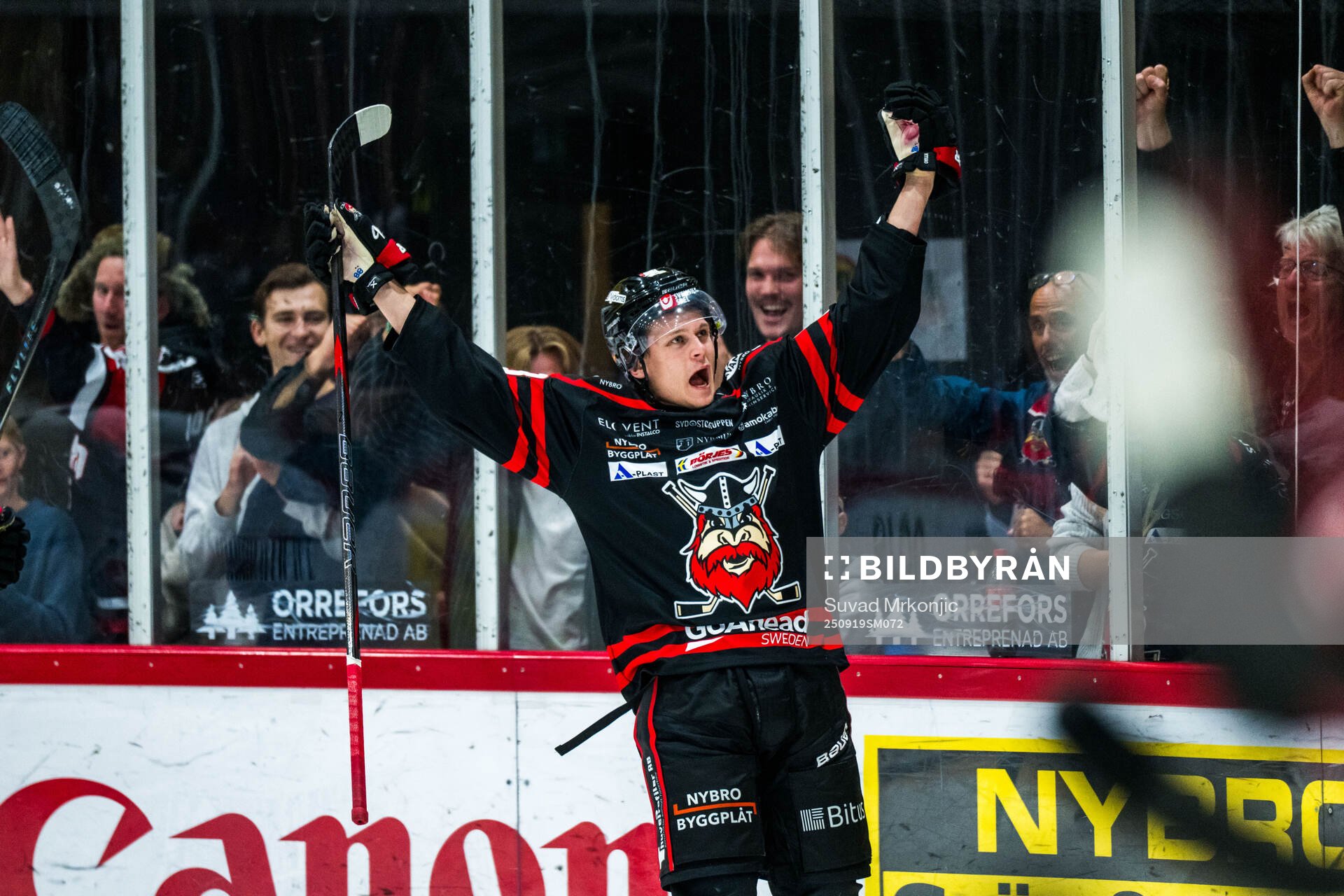 Nybros Tim Lindfors jublar