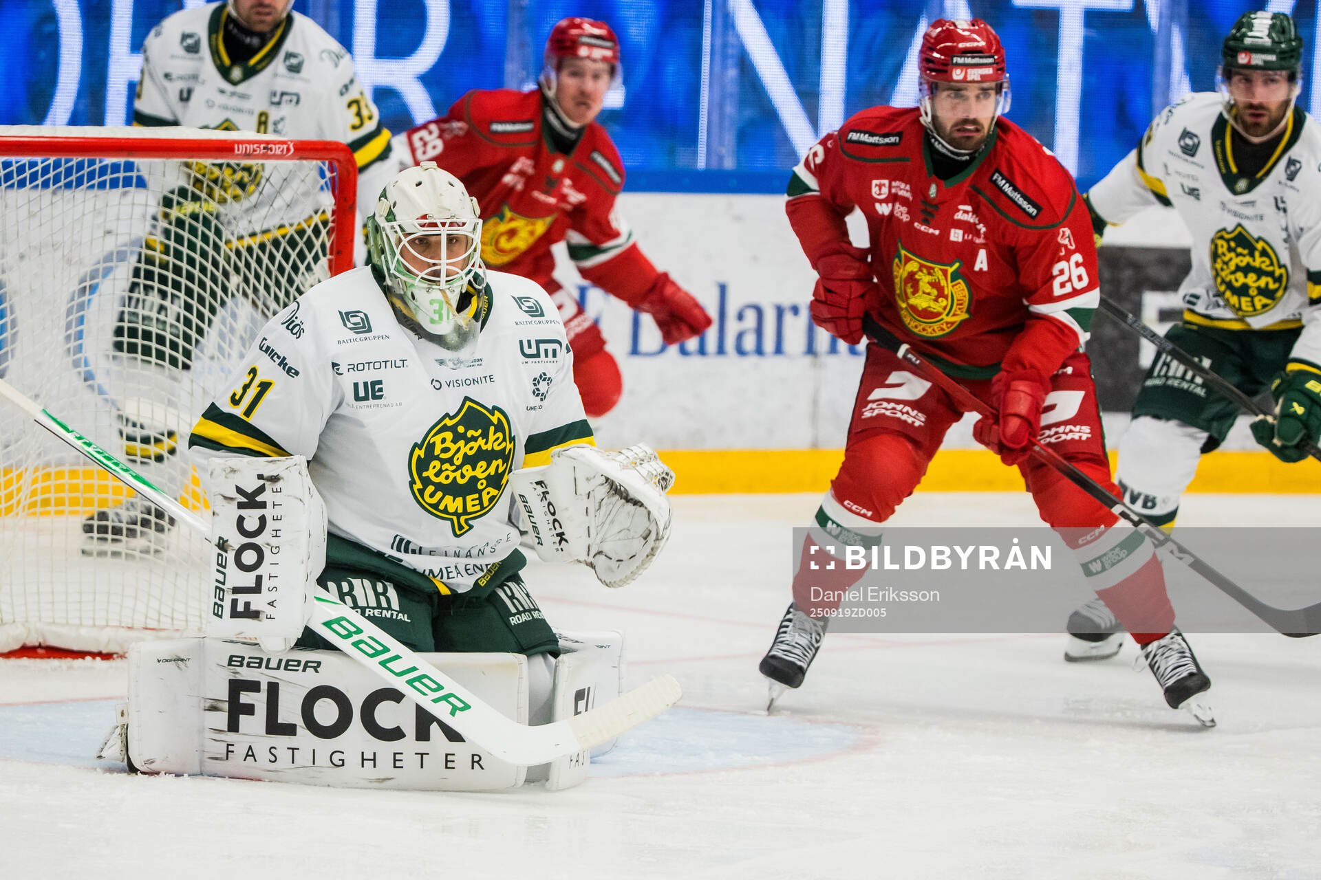 Björklövens målvakt Olle Eriksson Ek och Moras Sander