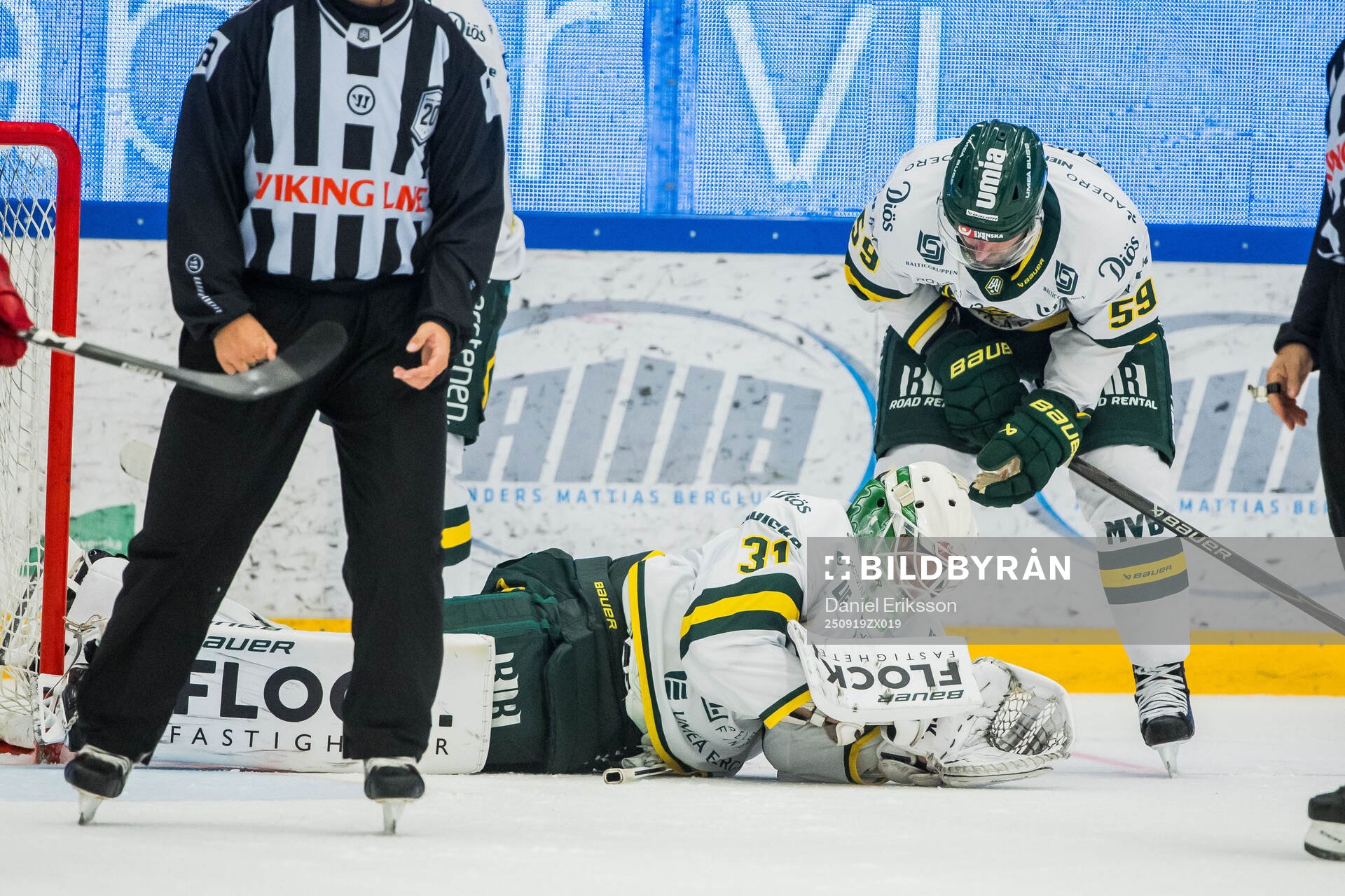 Björklövens målvakt Olle Eriksson Ek och Theoklis