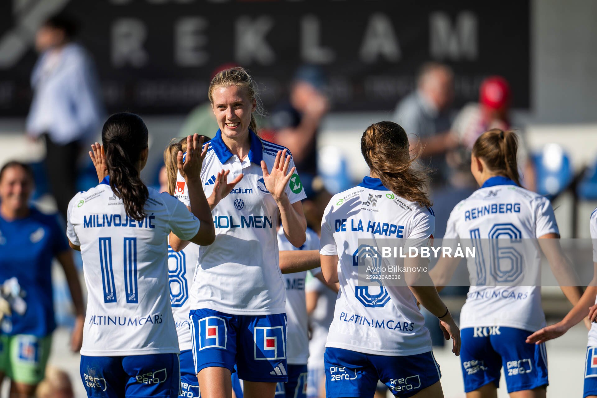 IFK Norrköpings Vesna Milivojevic och Ebba Handfast jublar