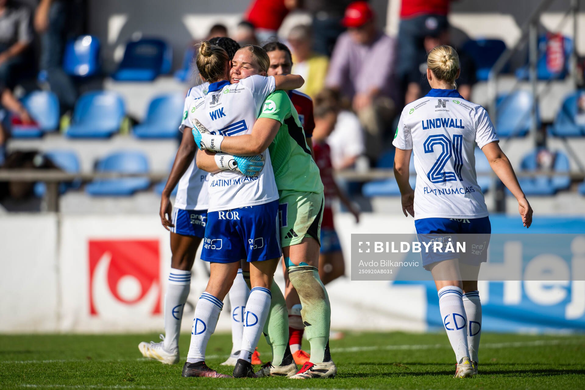 IFK Norrköpings Sofia Hjern och Jessica Wik jublar