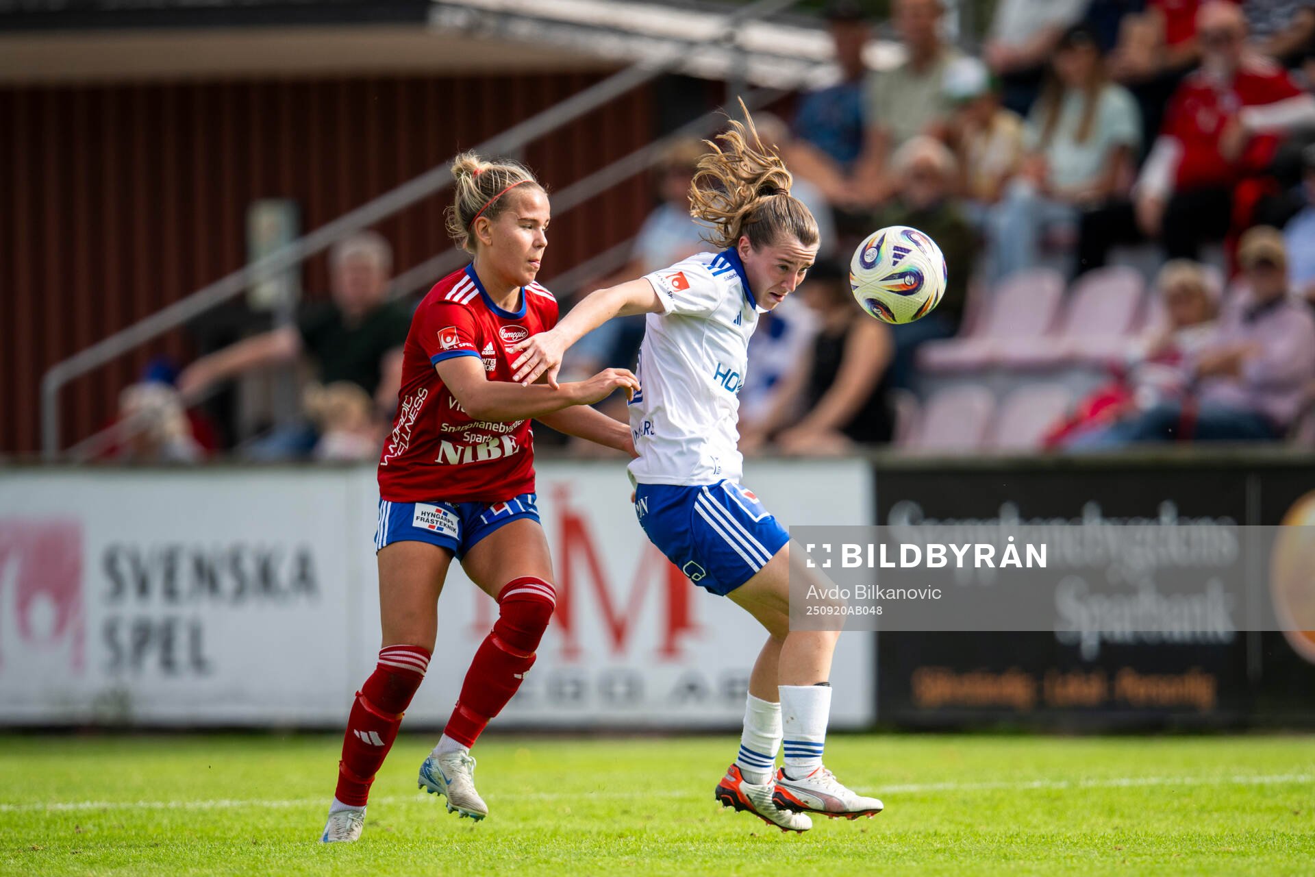 Vittsjös Ilona Walta och IFK Norrköpings Carrie Jones