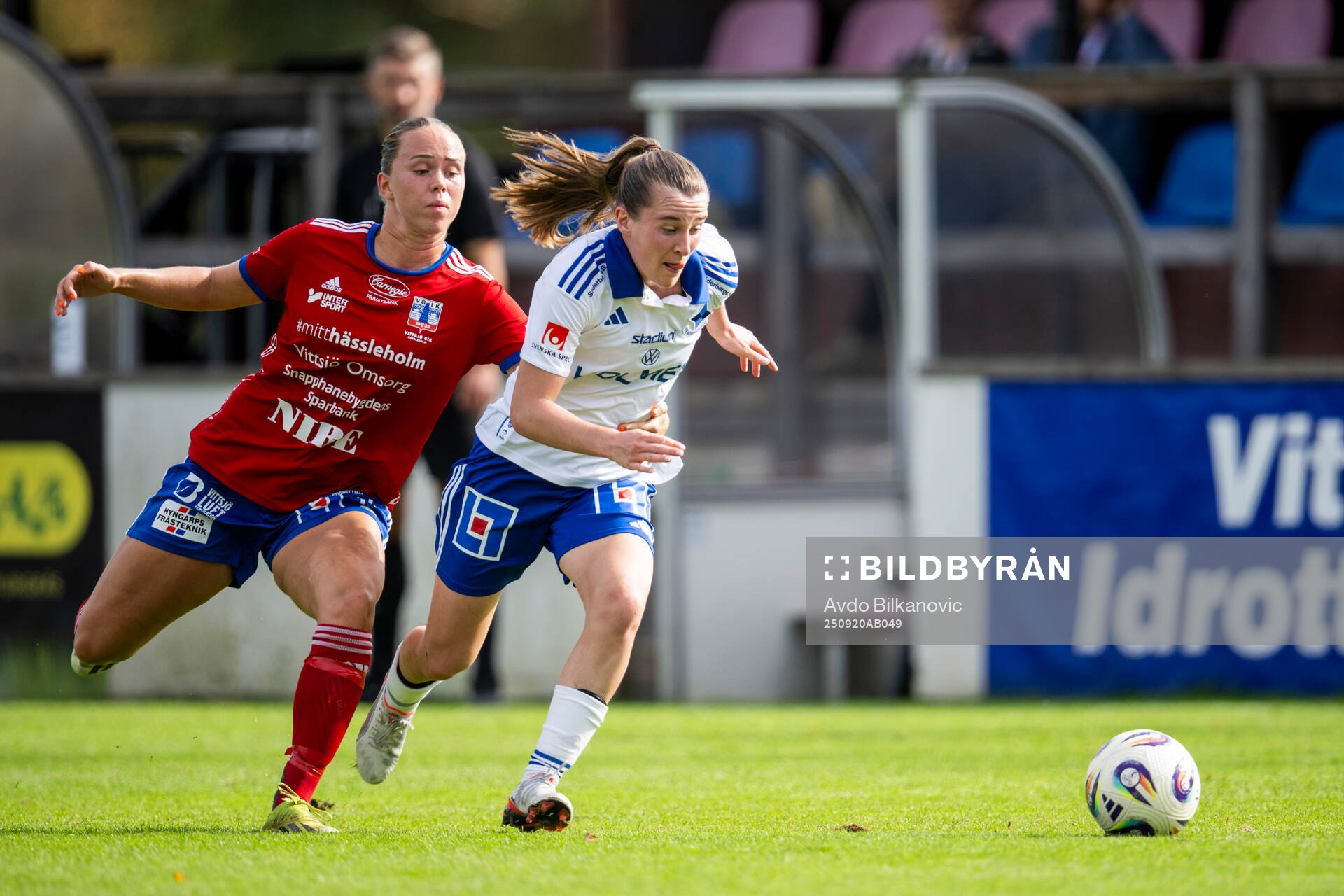 Vittsjös Hanna Ekengren jagar IFK Norrköpings Carrie Jones