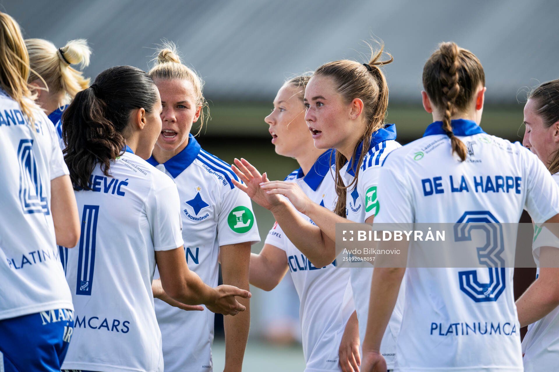 IFK Norrköpings Vesna Milivojevic och Svea Rehnberg jublar