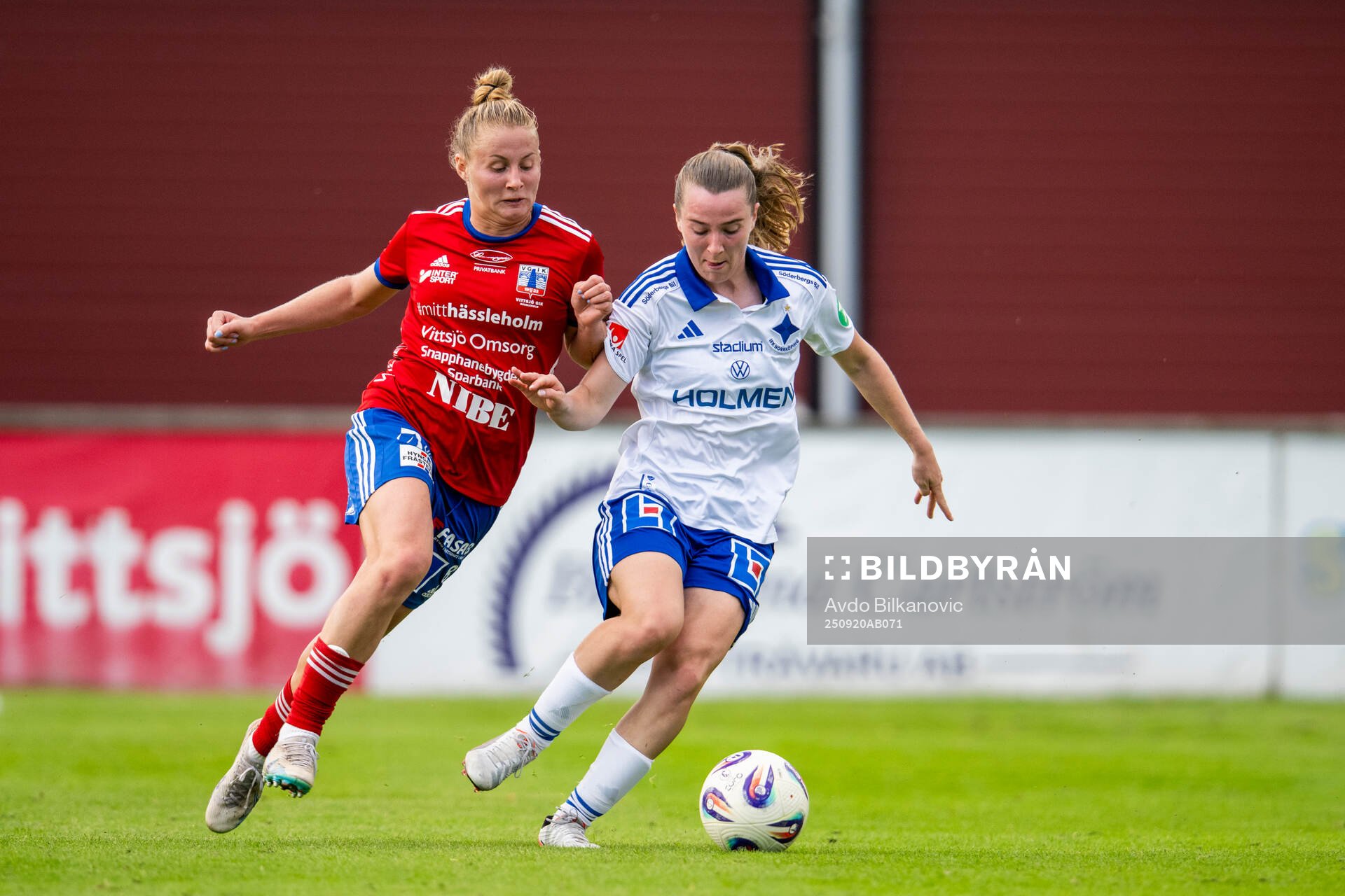 Vittsjös Sofie Rewucha och IFK Norrköpings Carrie Jones