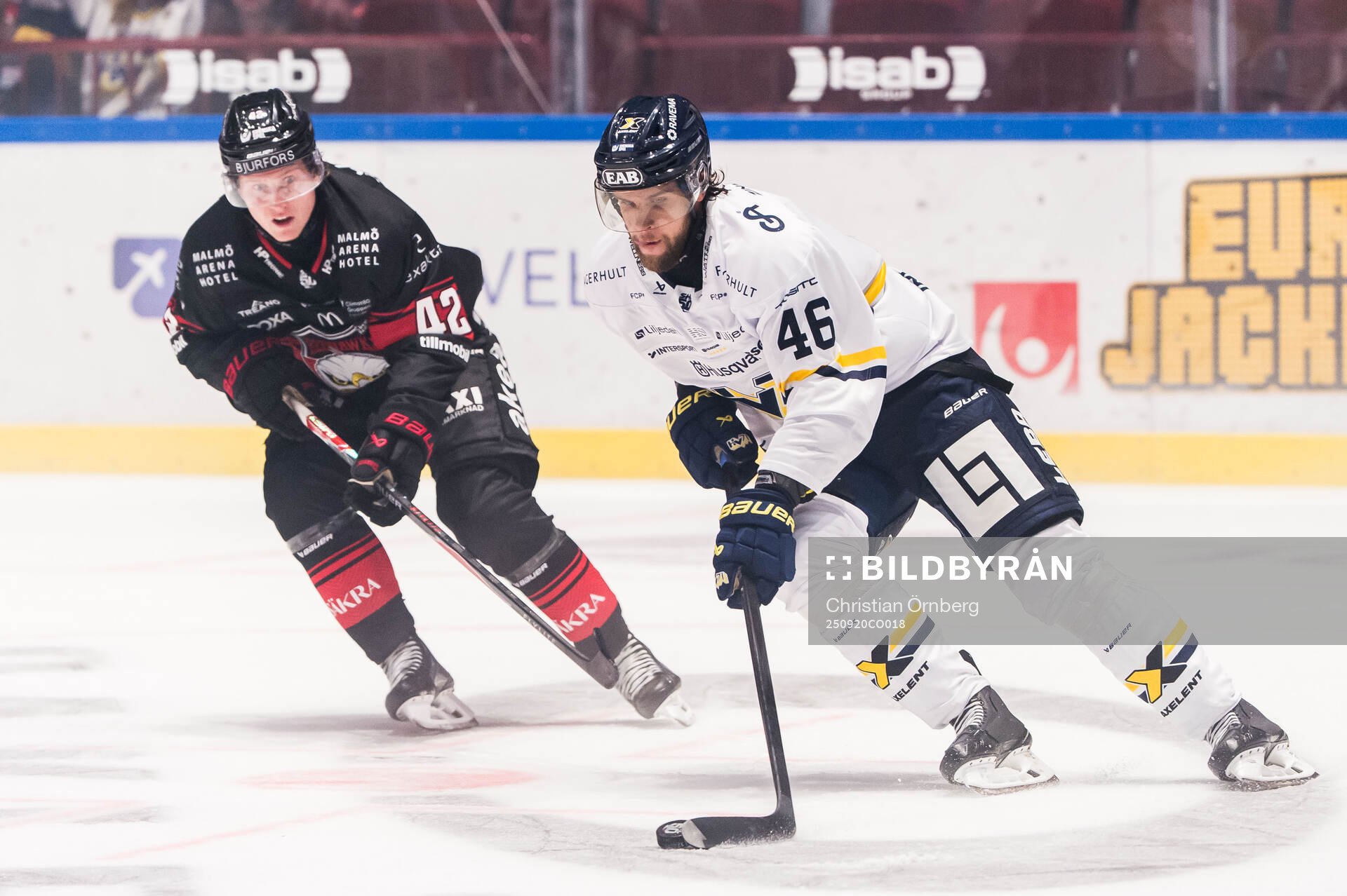 HV71s Joona Luoto och Malmö Redhawks Robin Salo