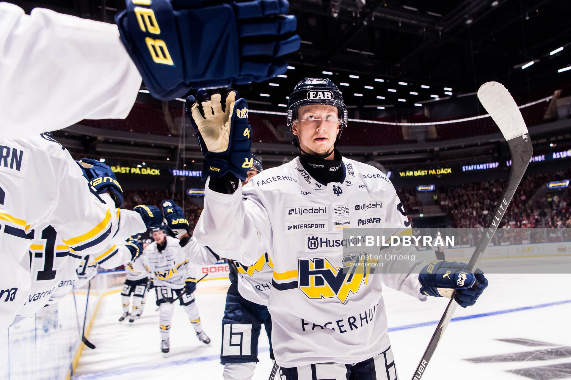 HV71s Aleksi Heponiemi jublar