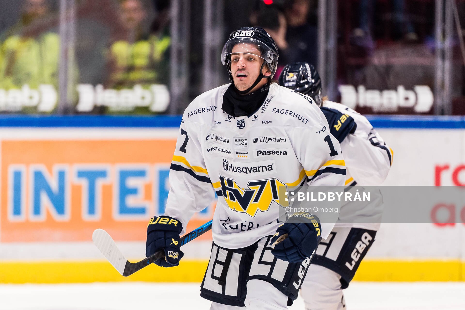 HV71s Isac Brännström jublar