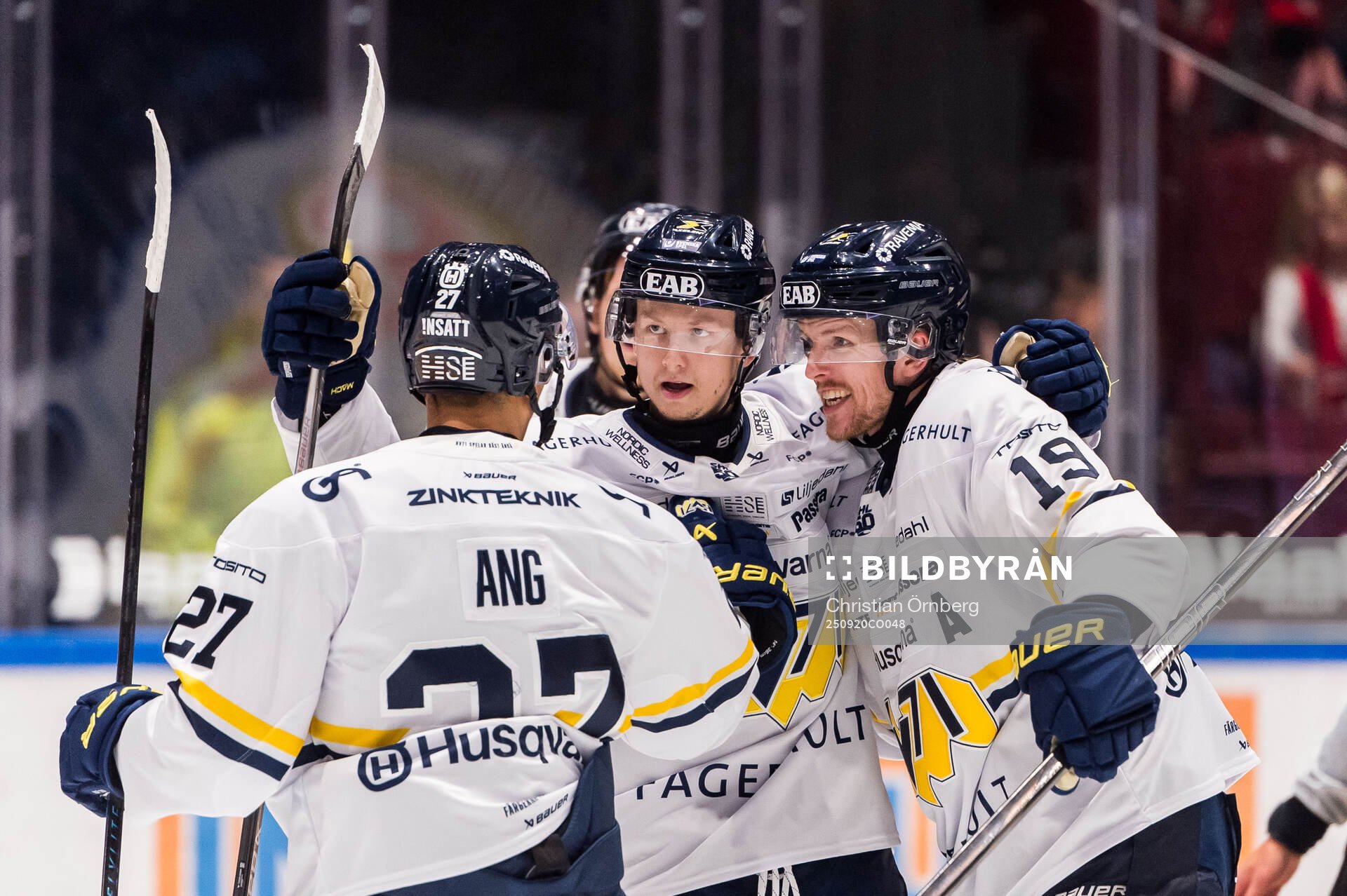 HV71s Aleksi Heponiemi jublar