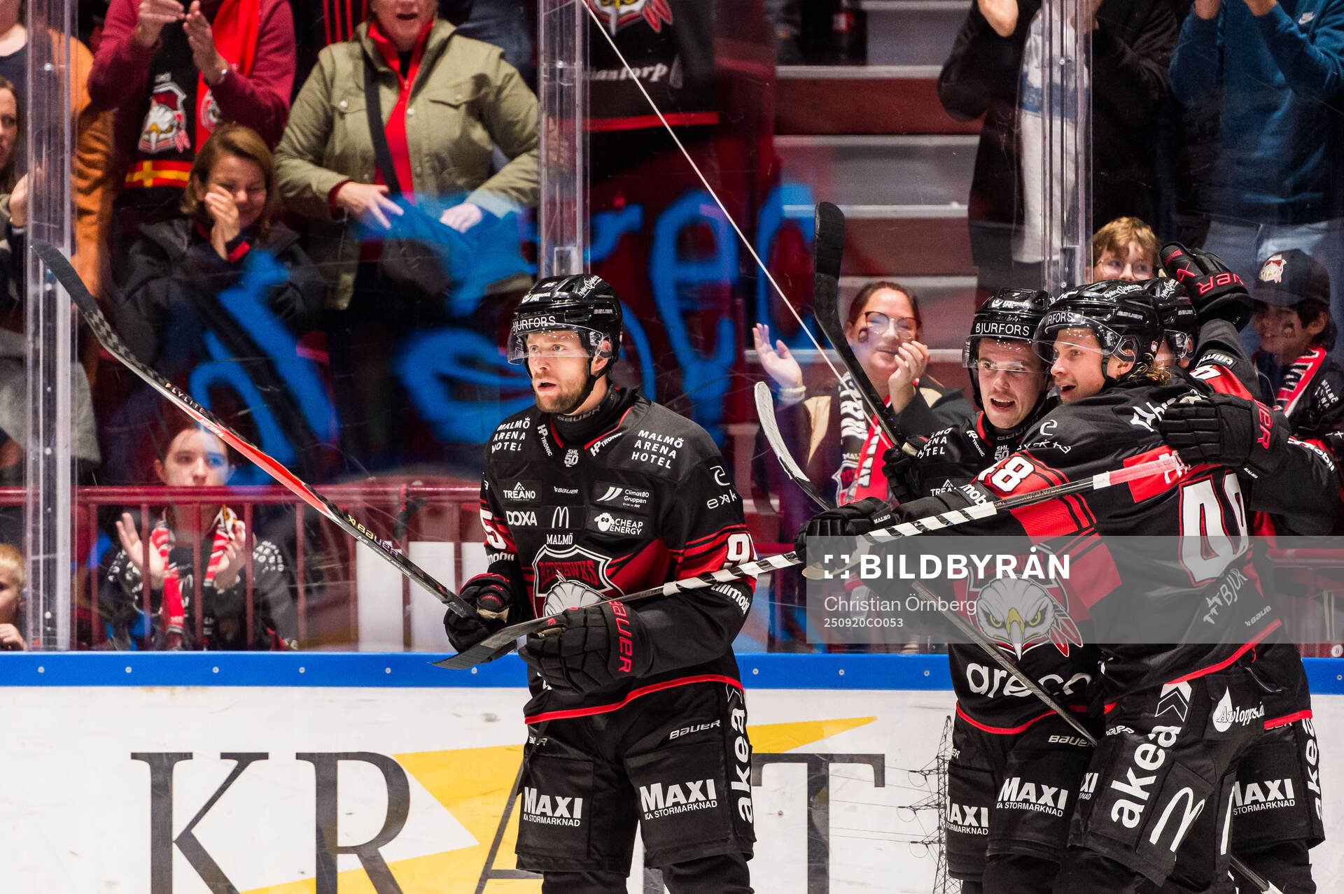 Malmö Redhawks Carl Persson jublar