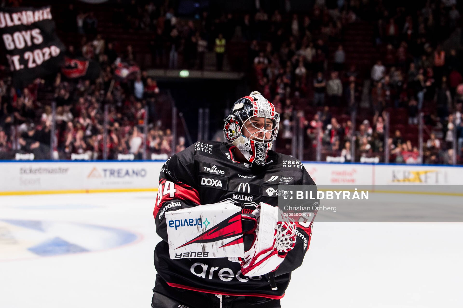 Malmö Redhawks målvakt Marek Langhamer jublar