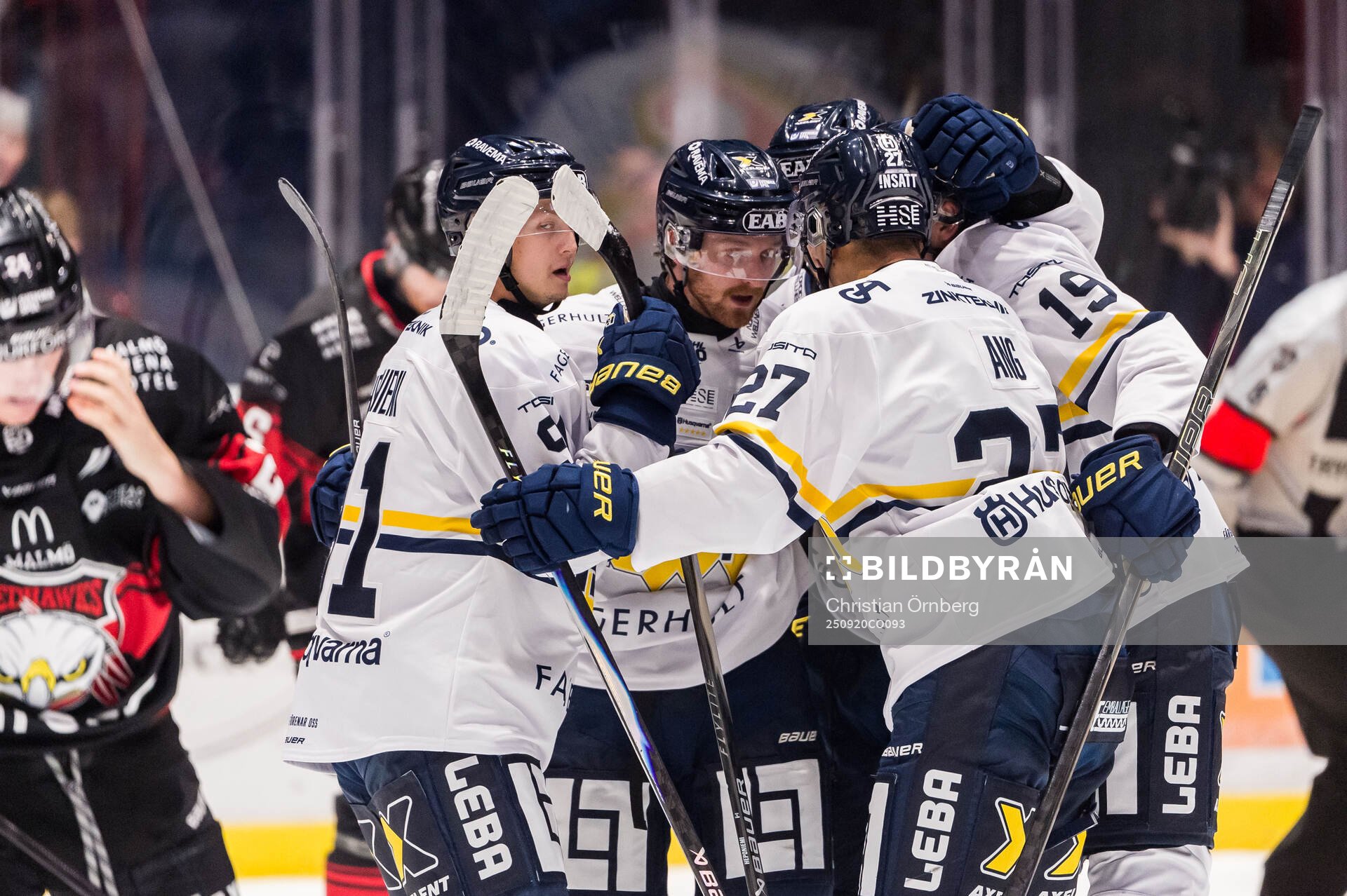 HV71s Aleksi Heponiemi jublar
