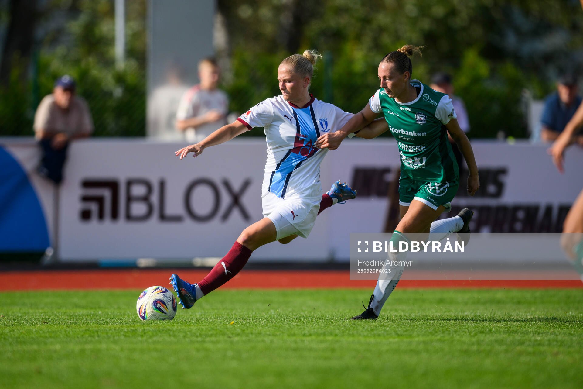 Malmö FFs Tuva Skoog och Alingsås Emmy Blomberg